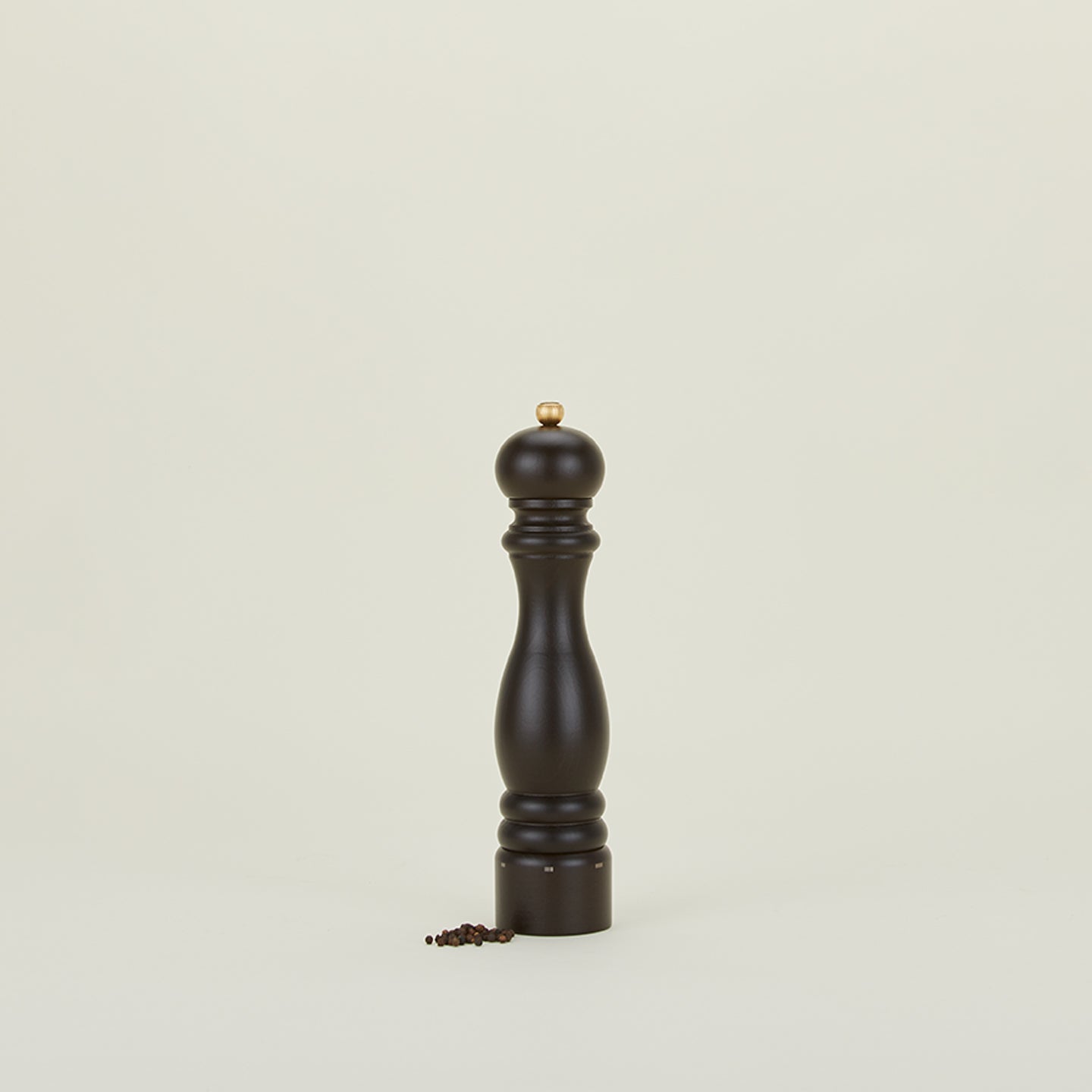 Large Classic Pepper Mill in black.