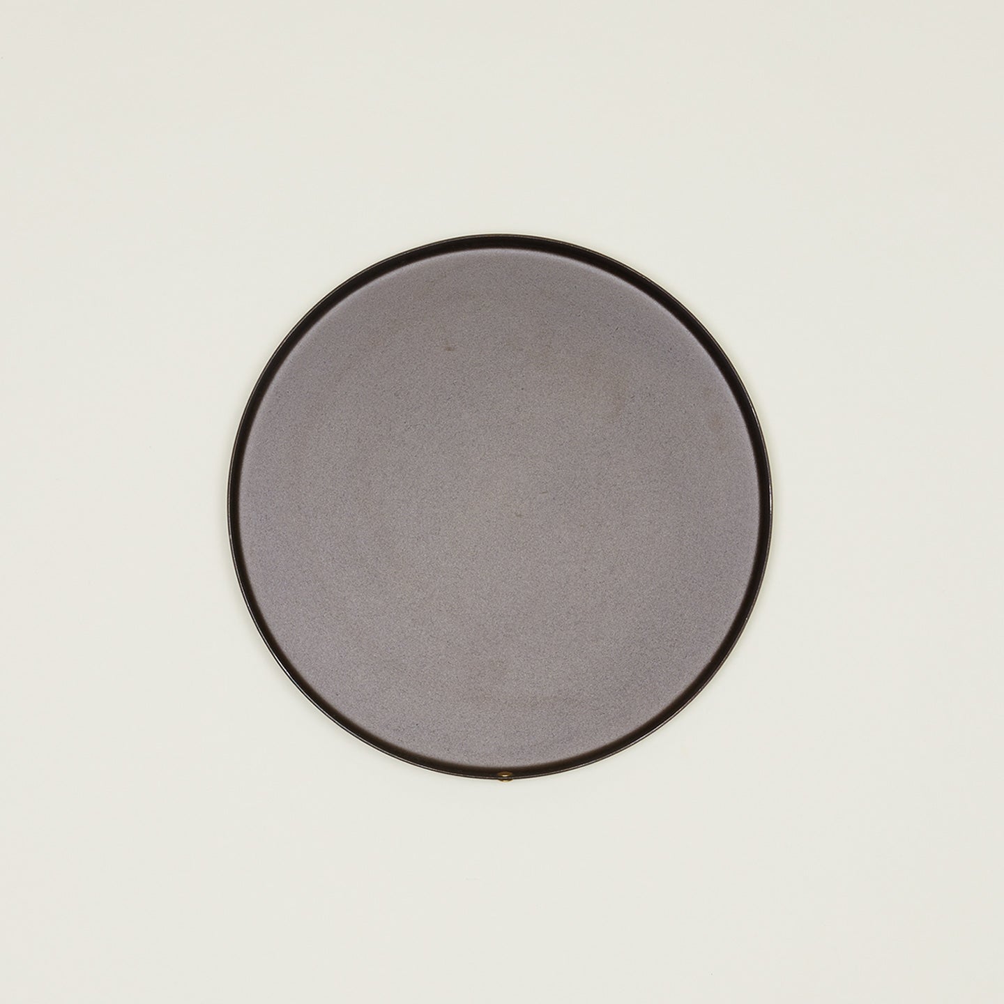 Spun iron round baking tray