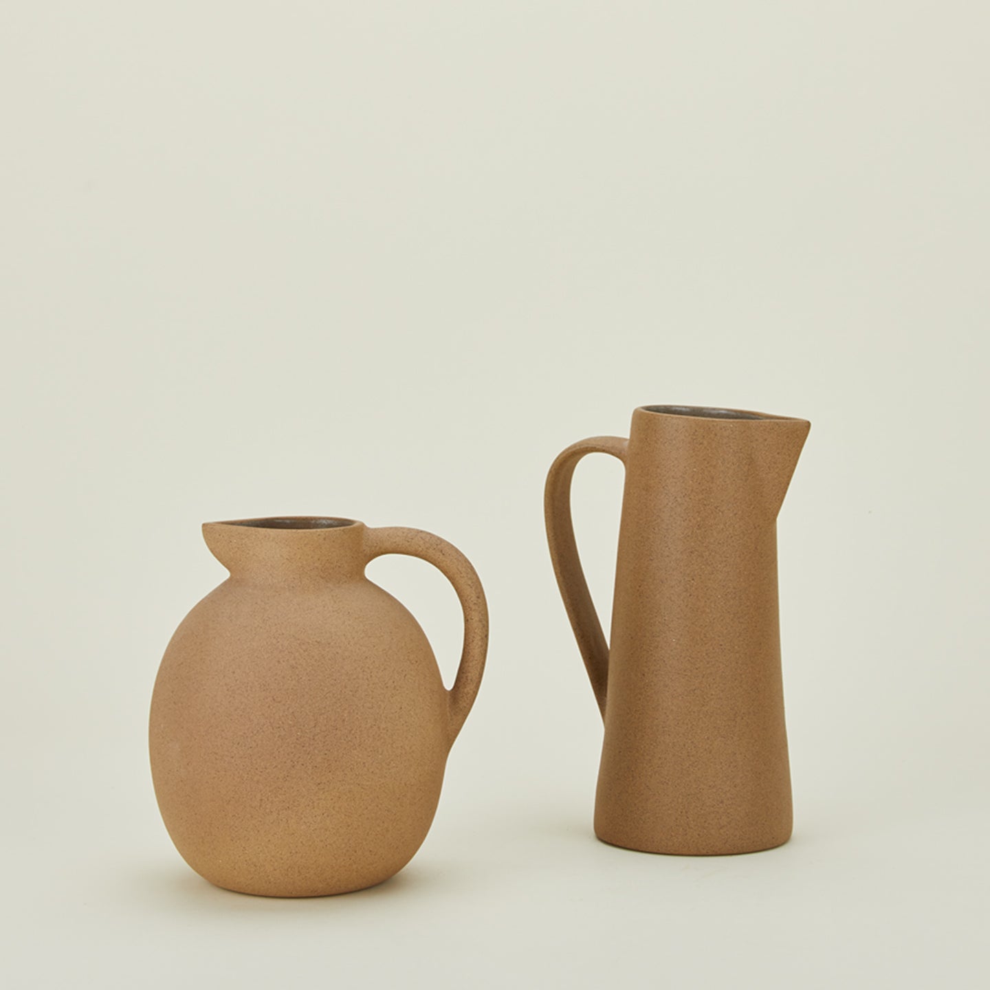 Al Centro Ceramica pitcher family