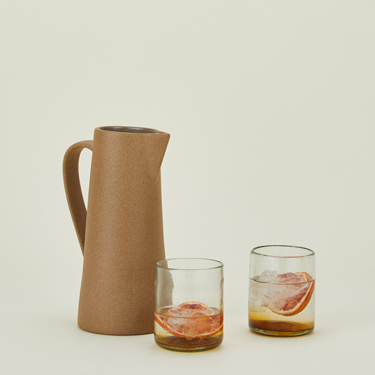Al Centro Ceramica with glasses