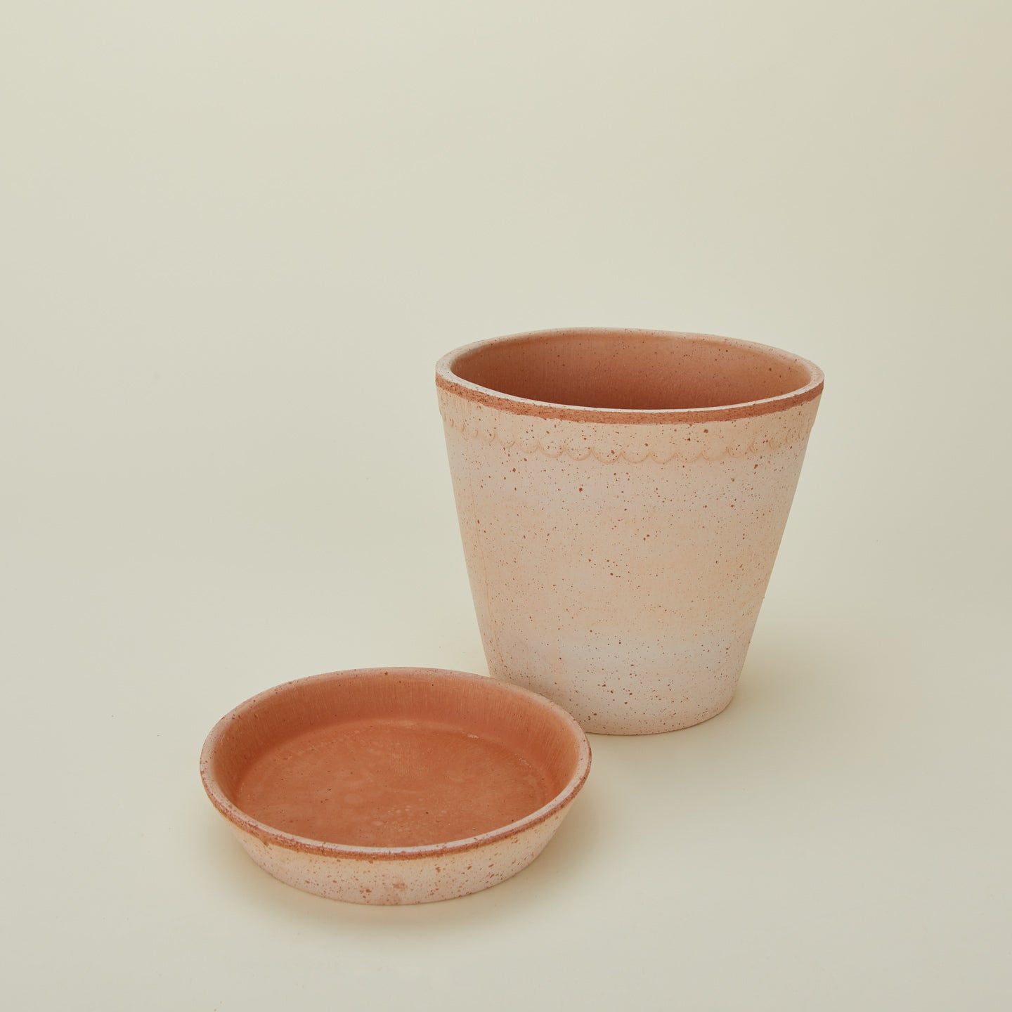 Berg's Potter medium Helena terracotta pot with tray removed