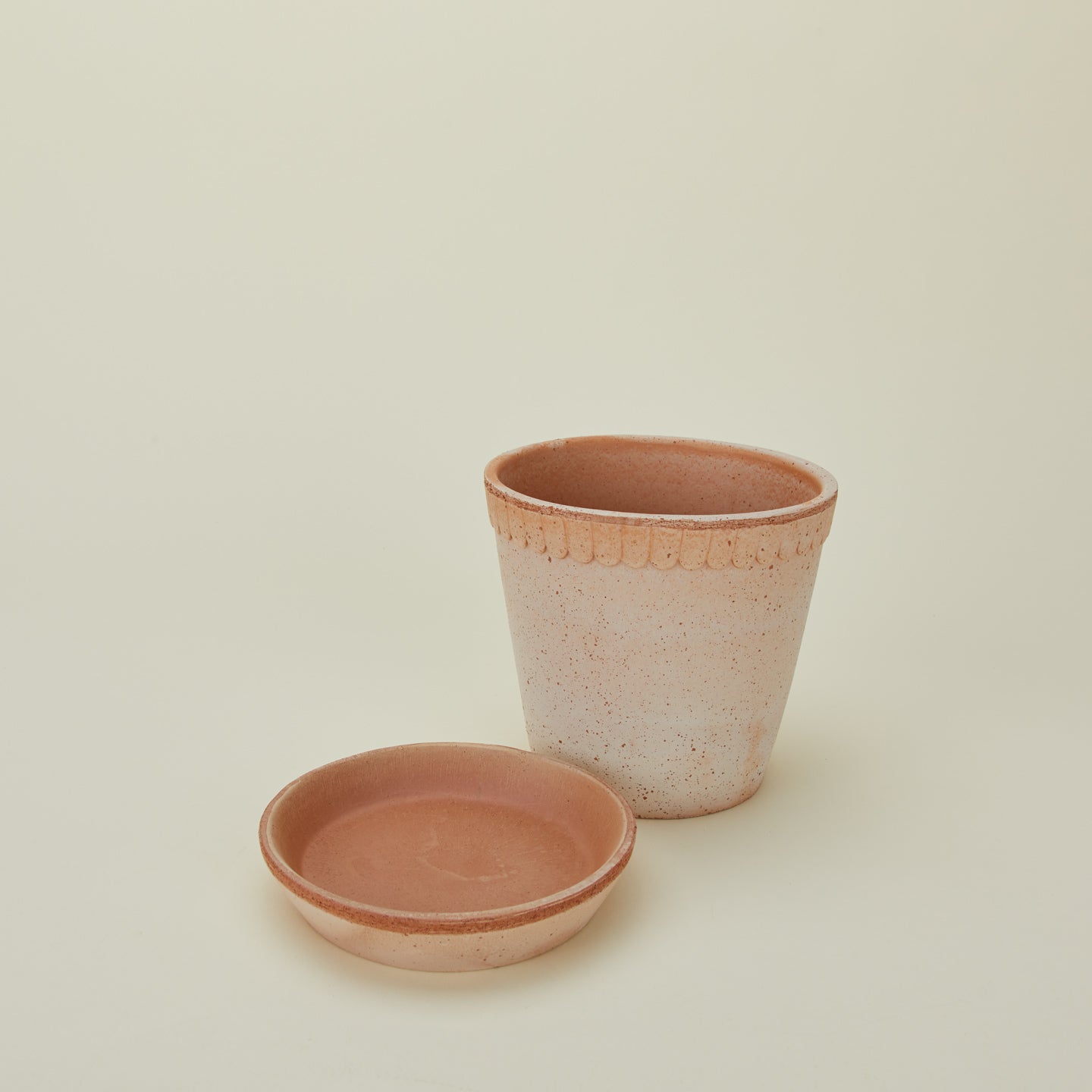 Berg's Potter small Helena terracotta pot with tray removed.