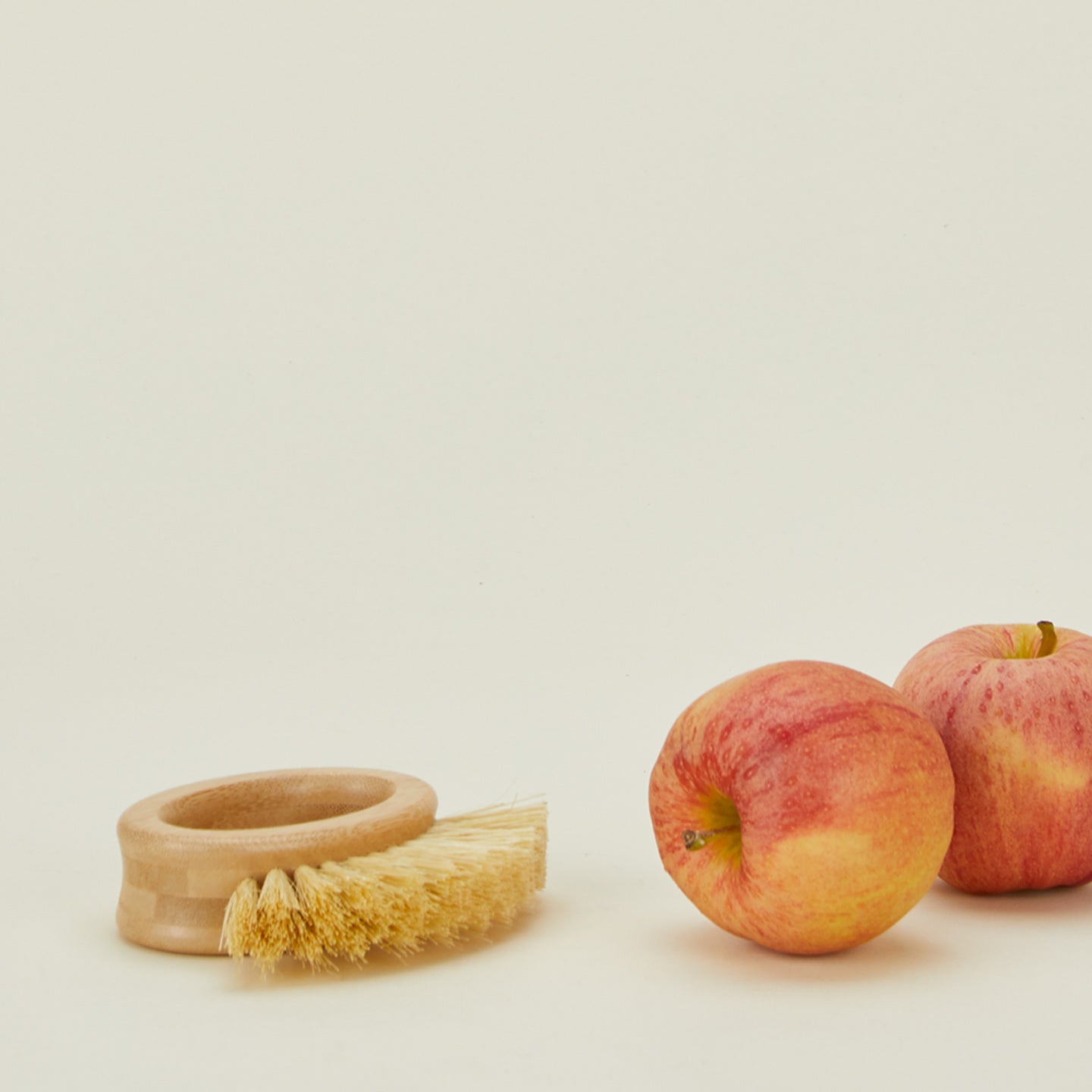 Ecofreax oval ring cleaning brush with apples
