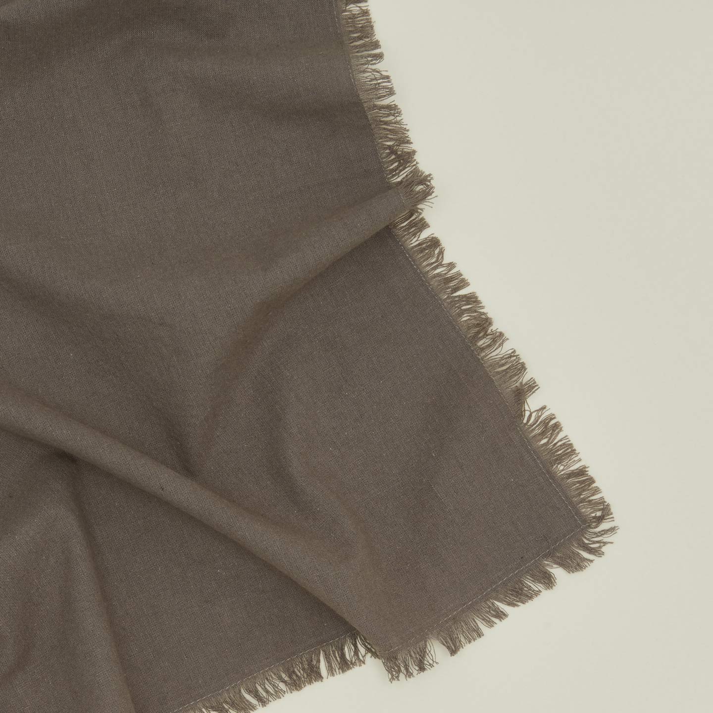 Essential dinner napkin in dark grey