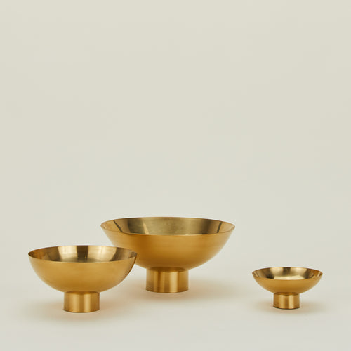 Essential footed bowl family in brass