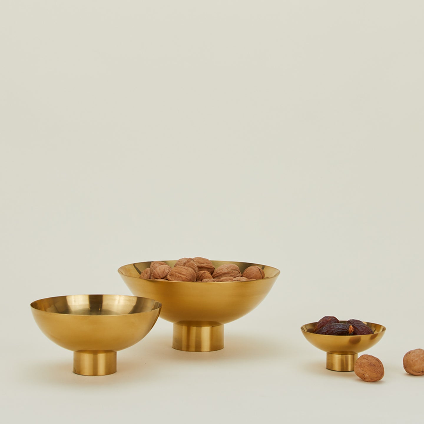 Essential footed bowl family in brass