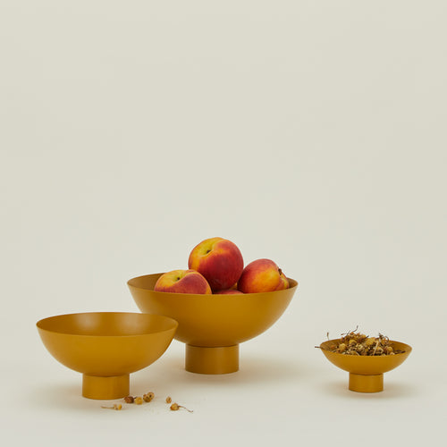 Essential footed bowl family in mustard