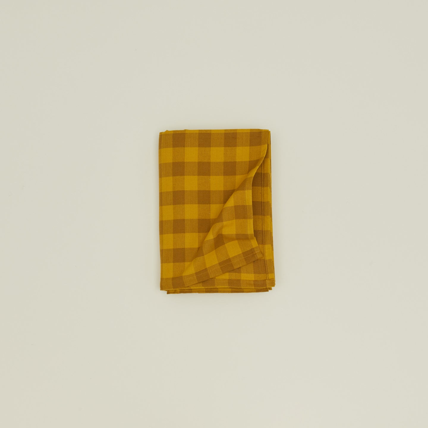 Folded Essential Gingham tablecloth in mustard/bronze