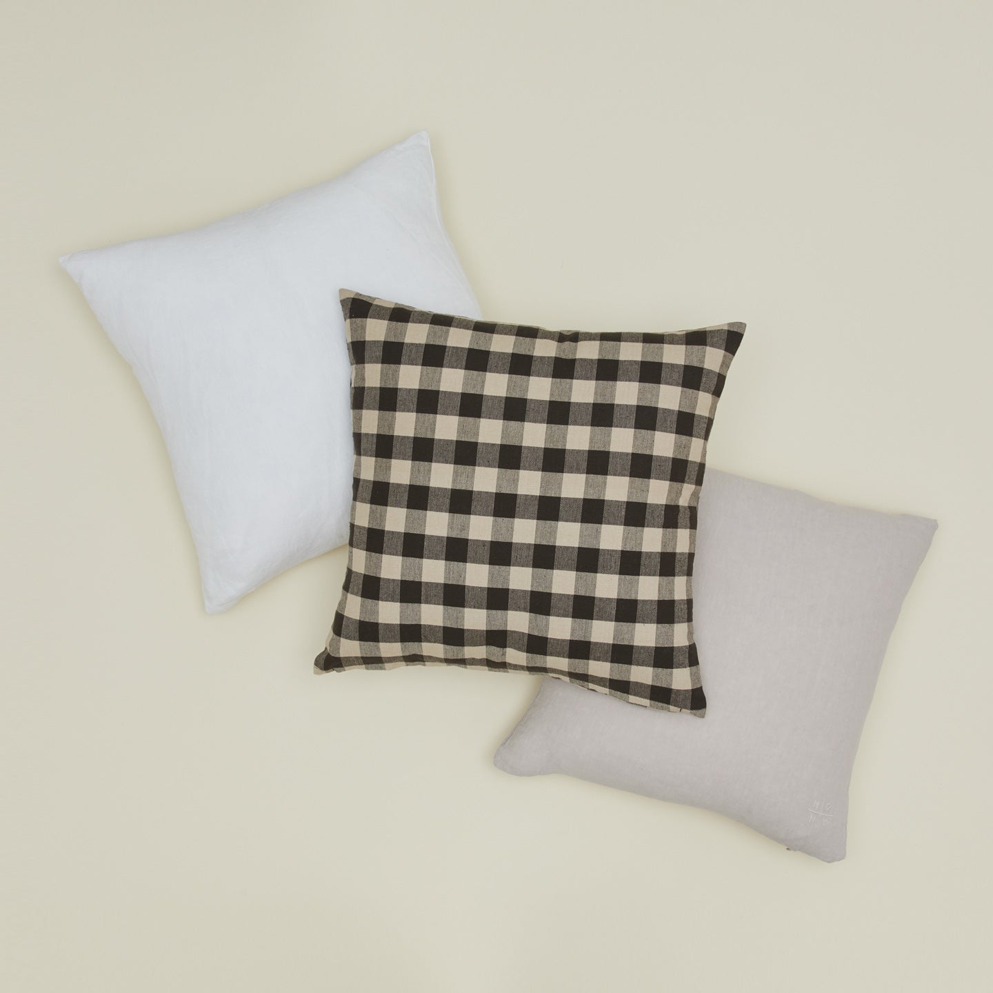 Essential gingham pillow in grey / blackwith simple linen pillows in white and light grey