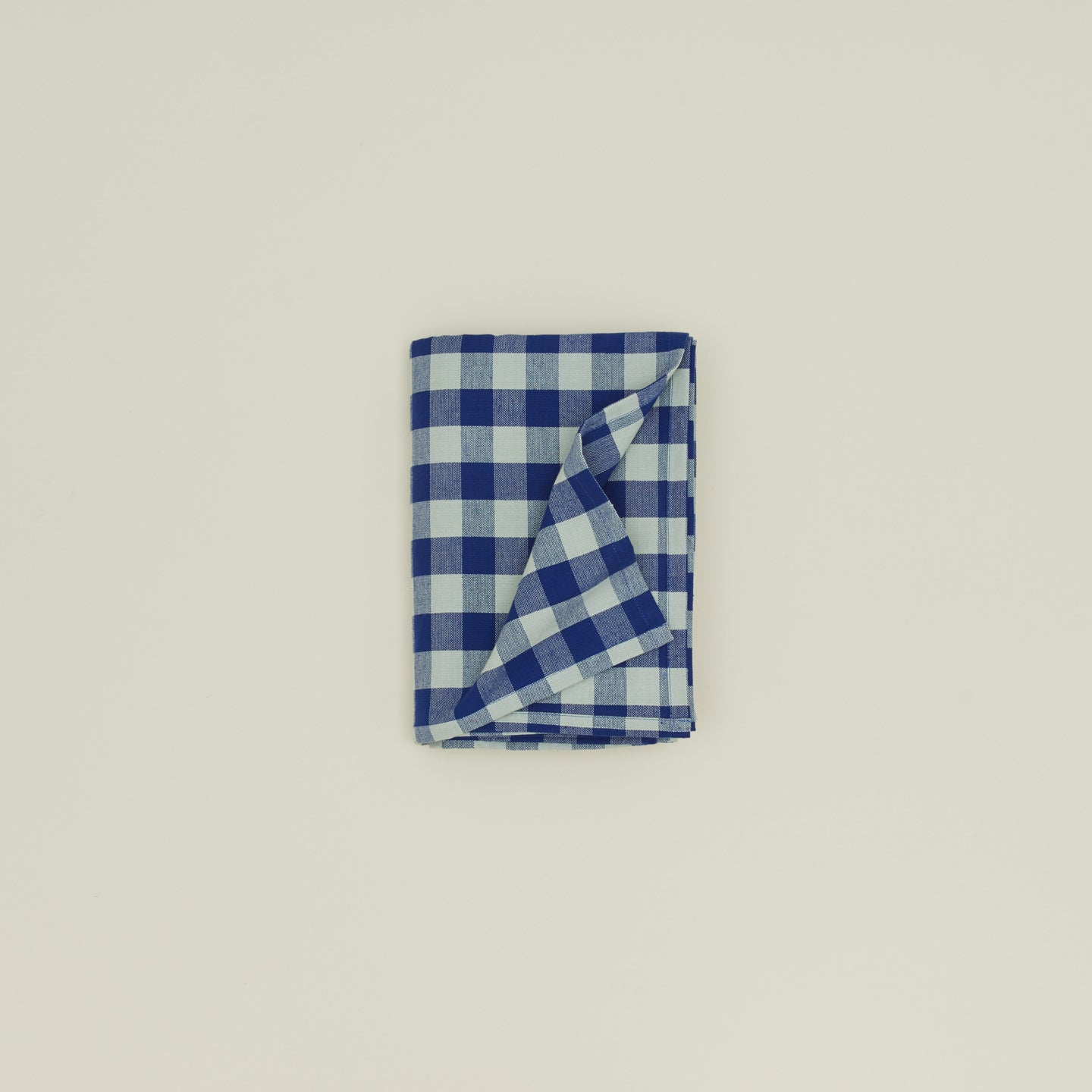 Folded Essential Gingham tablecloth in sky/blue
