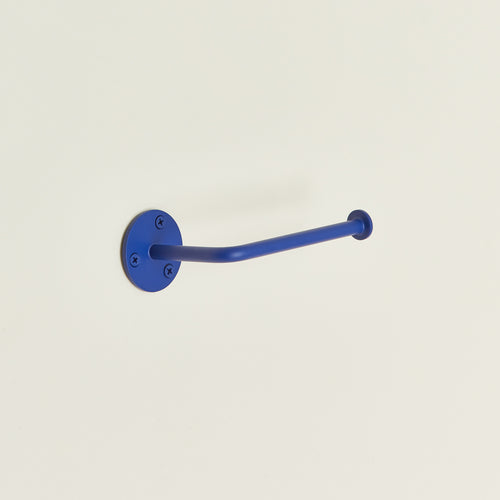 Essential toilet paper holder in klein blue