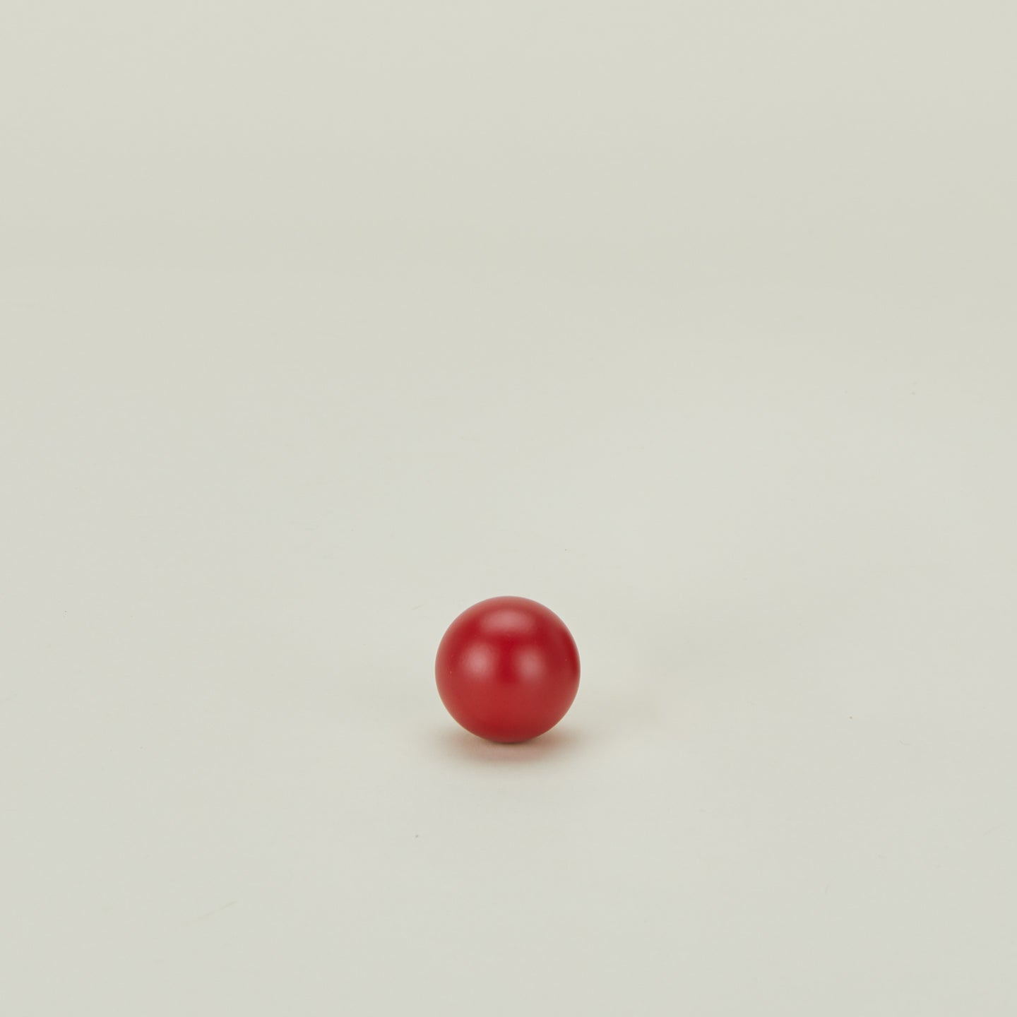 Small sphere knob in red