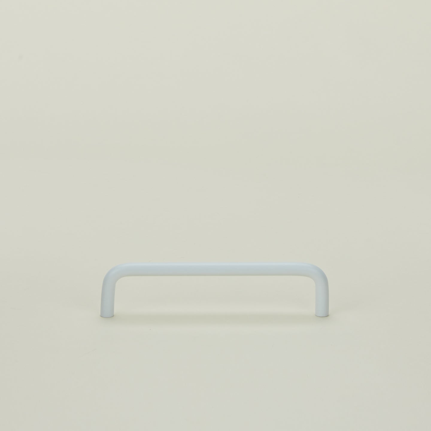 Large essential drawer pull in white
