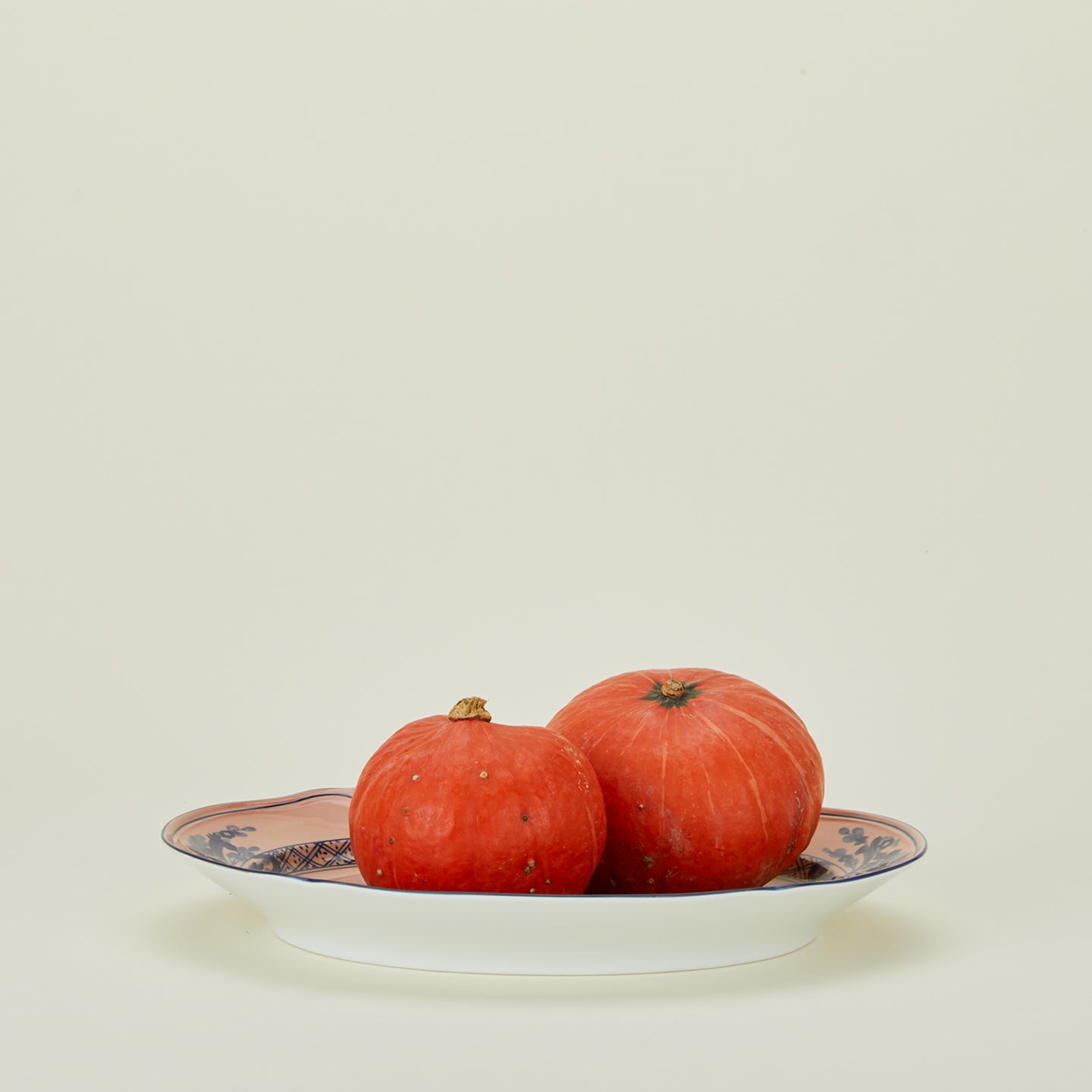 Ginori oval platter in cipria with pumpkins