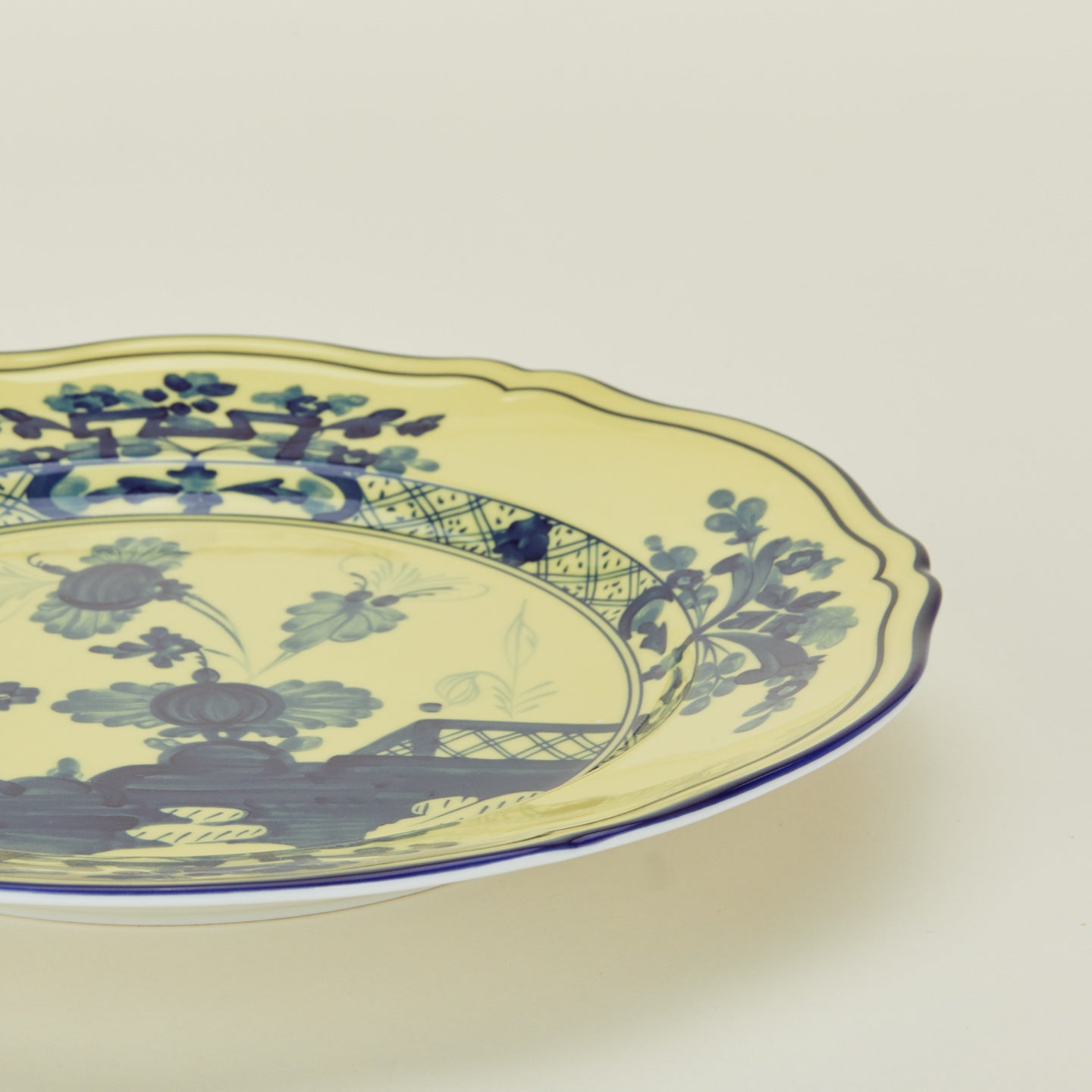 Ginori dinner plate in citrino detail