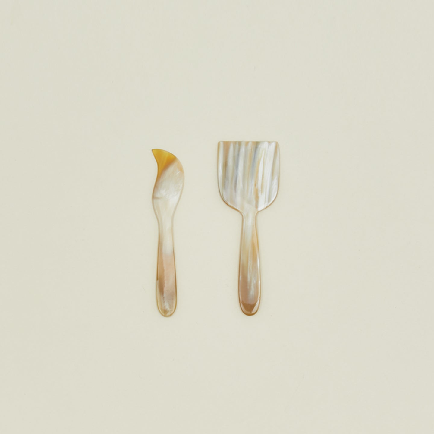 Horn cheese knife set