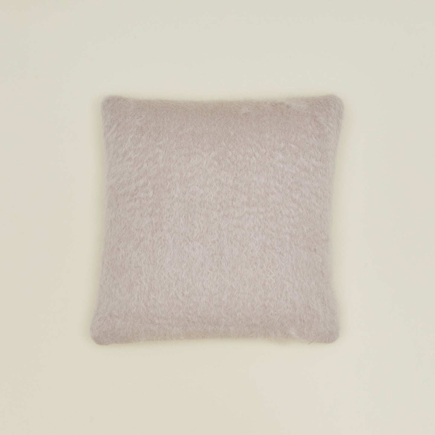Mantas Ezcaray mohair pillow in lilac