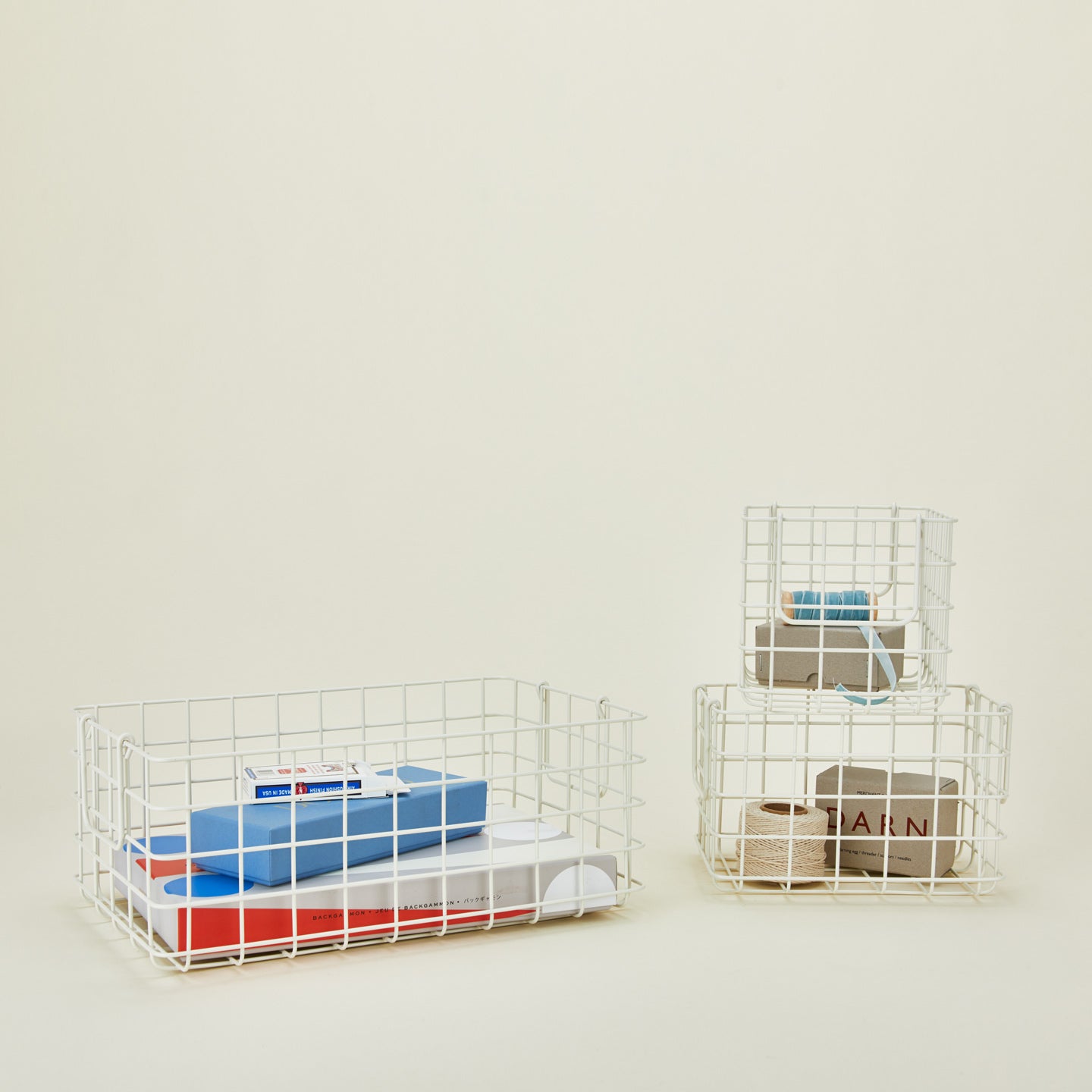 Set of 3 grid baskets in chalk with items