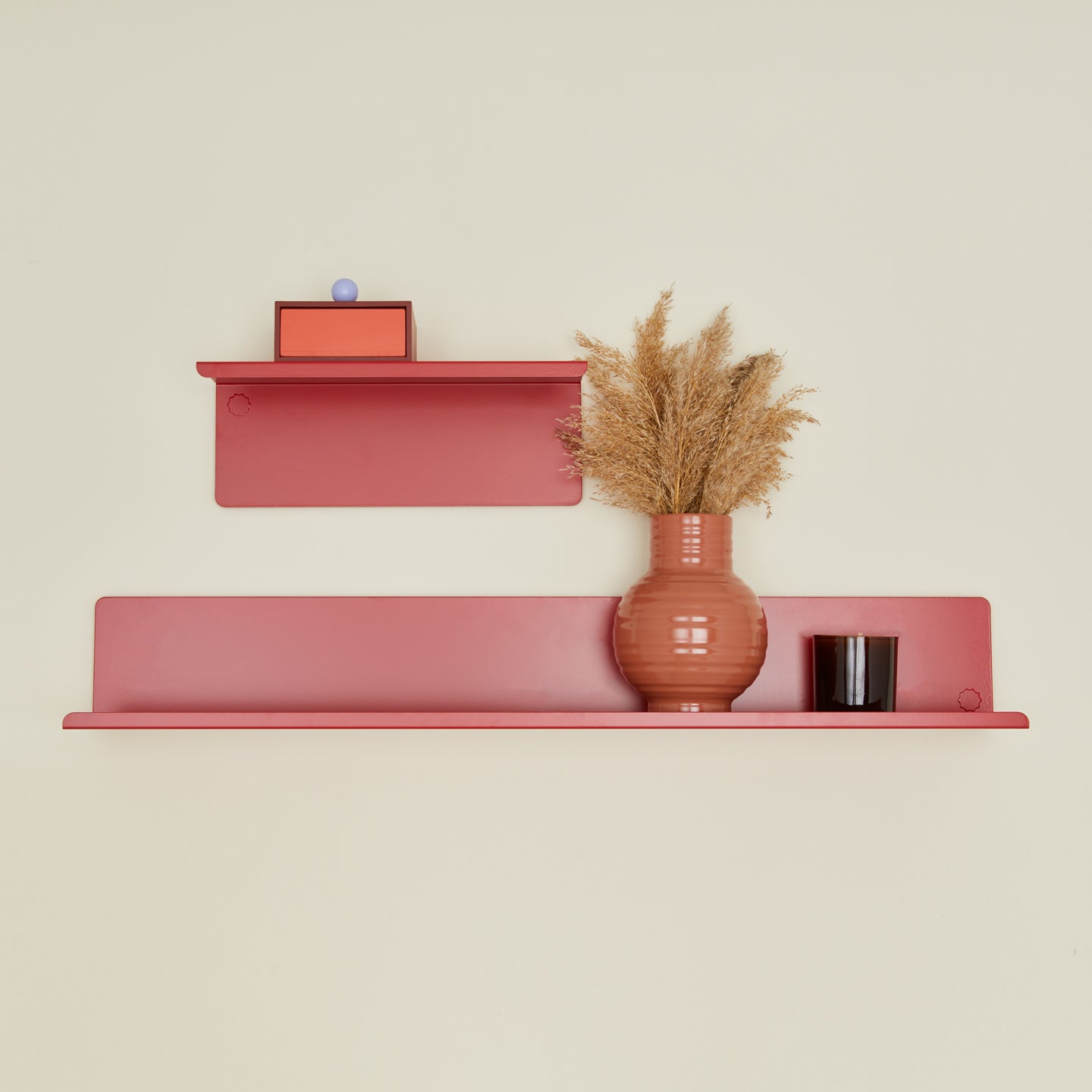 Ledge shelves in poppy