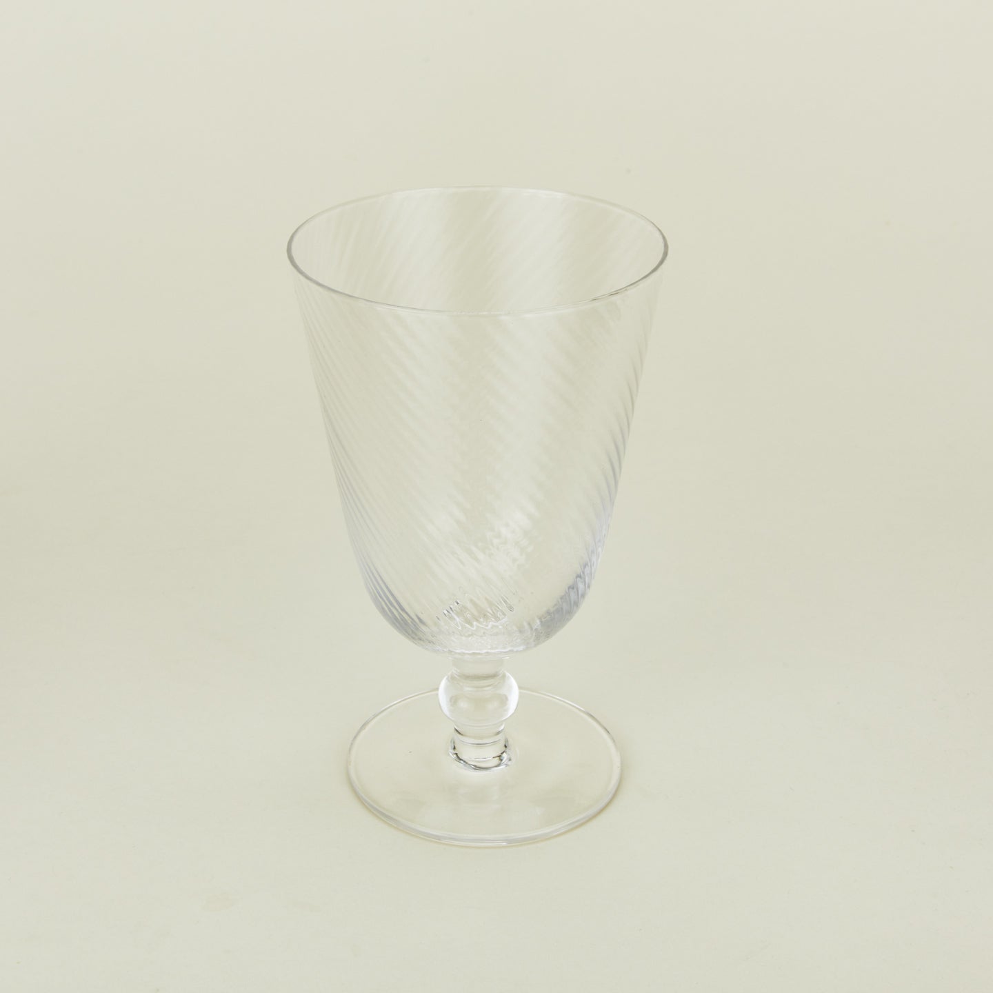 Detailed view of Optic goblet in clear