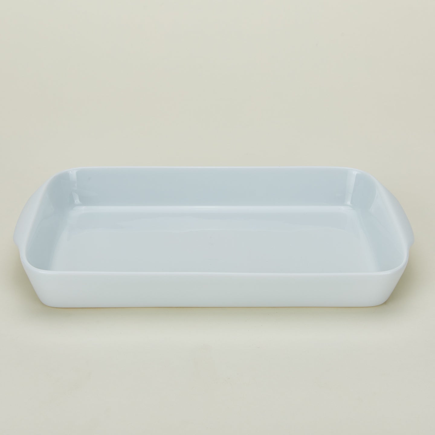 Detailed view of Porcelain rectangular baker in large