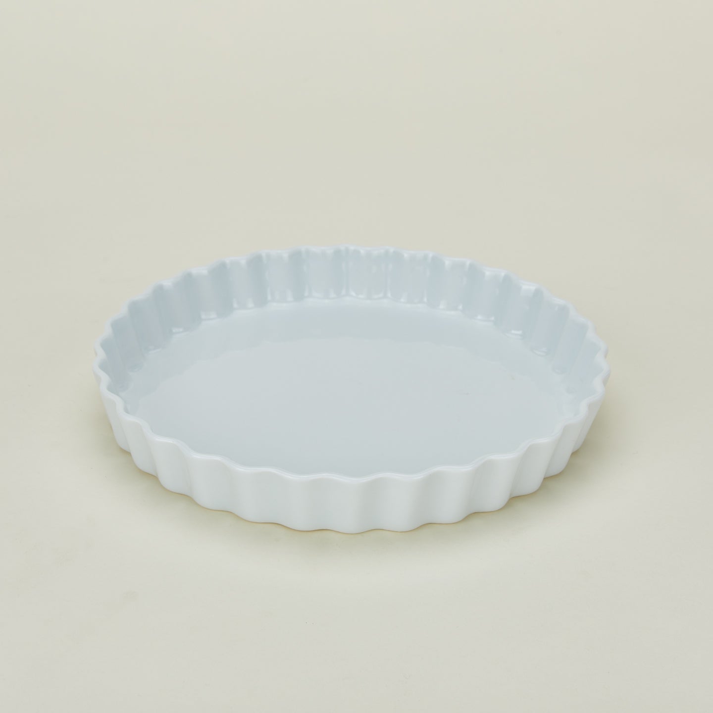 Porcelain tart dish in white