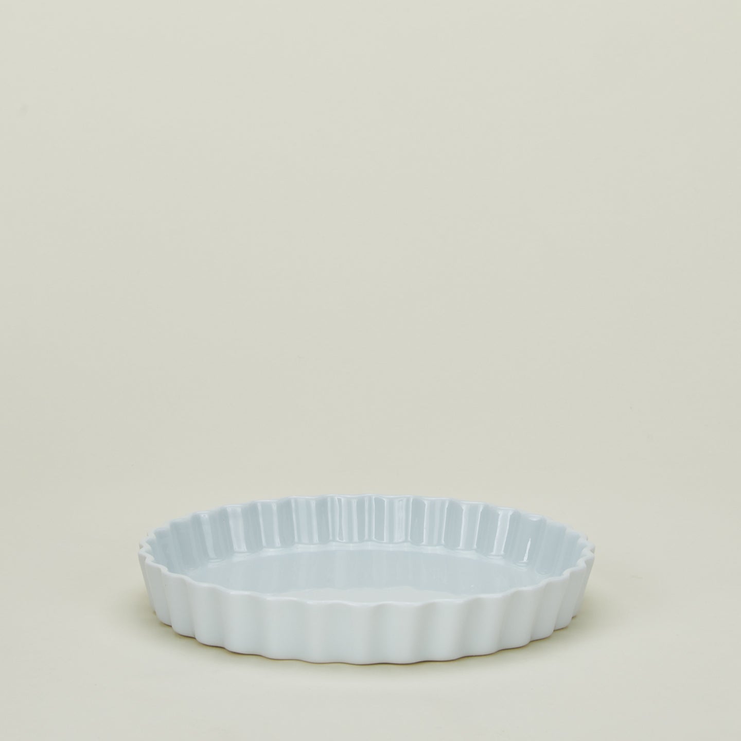 Porcelain tart dish in white
