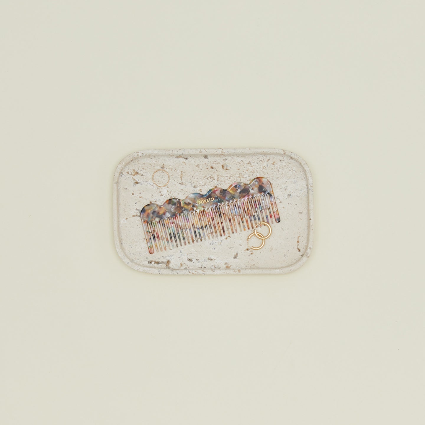 Pocketo wave comb on dish with earrings