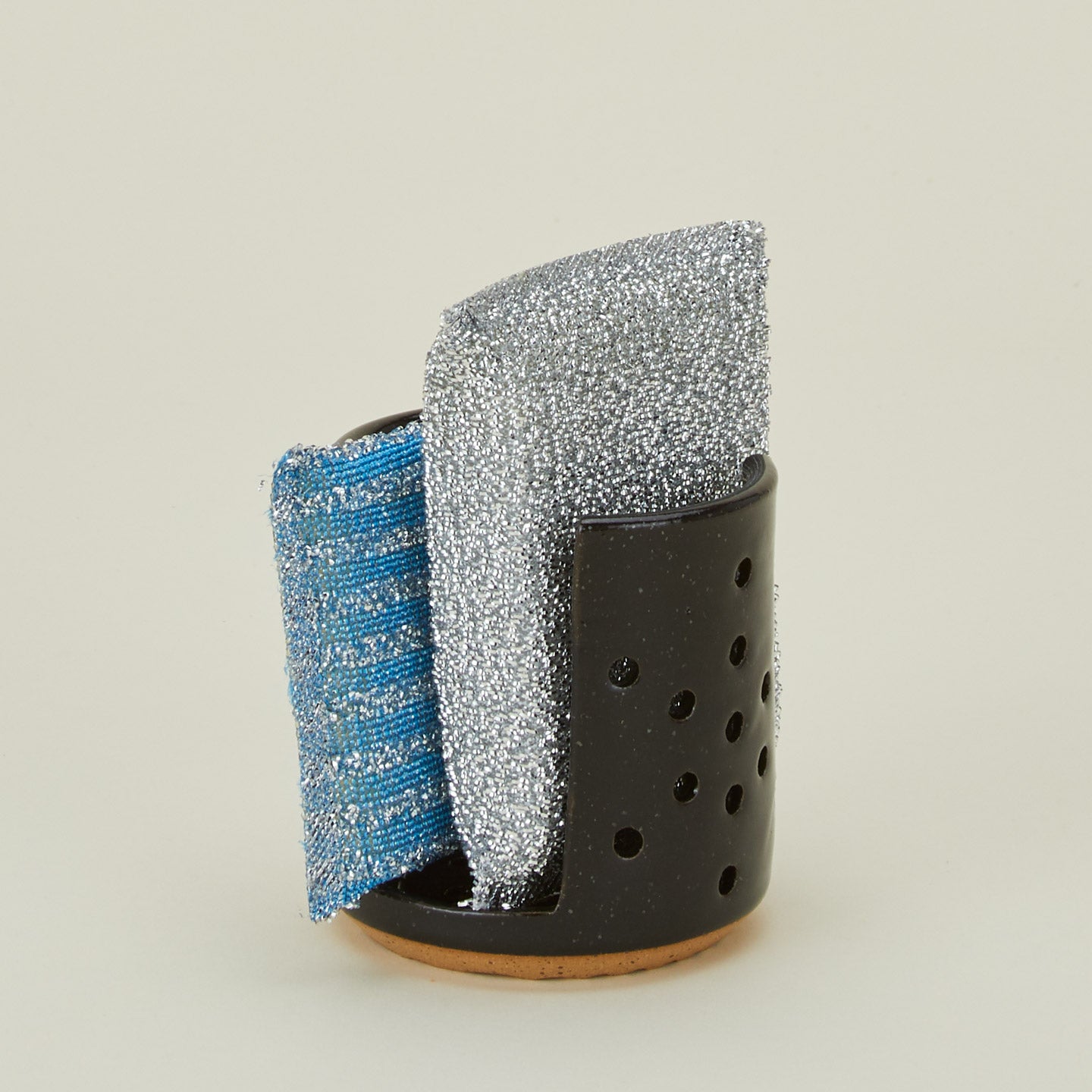 Rachael Pots sponge holder in black with sponges