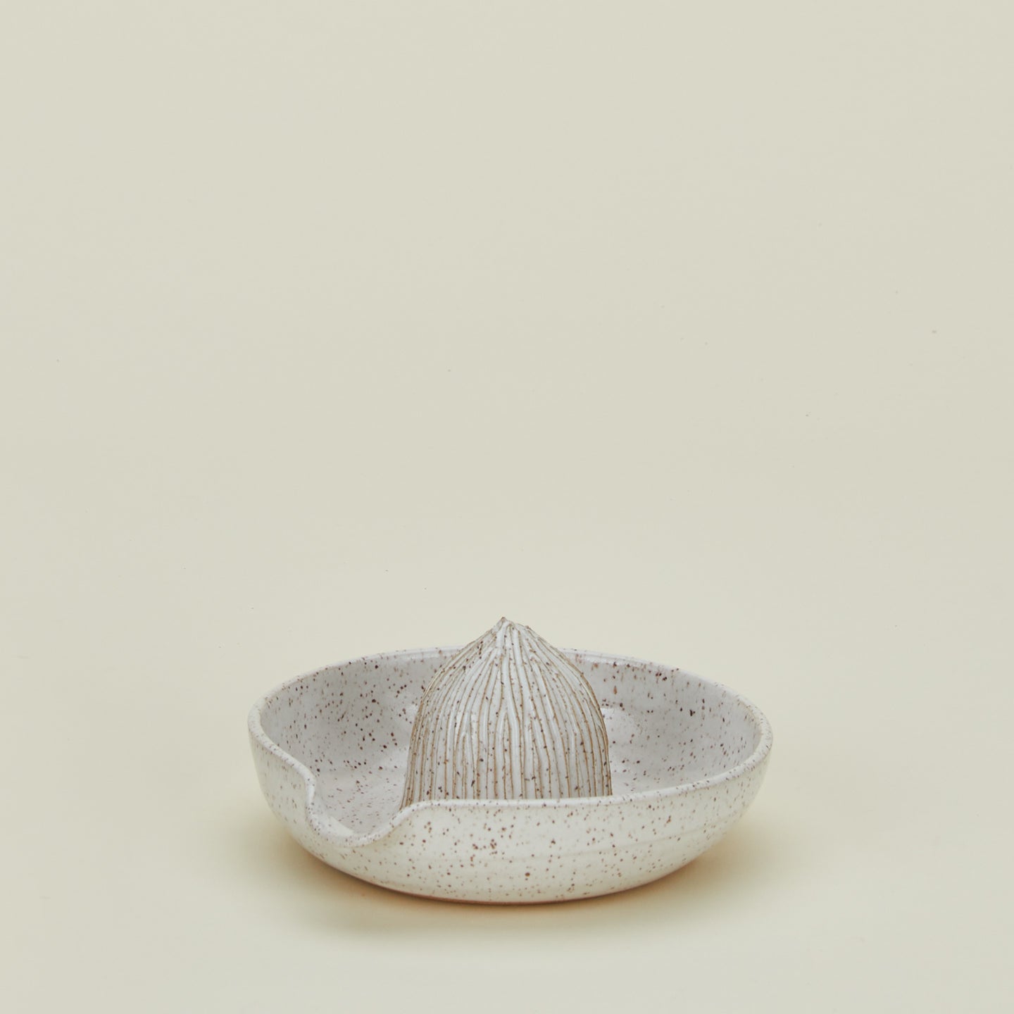 Citrus Juicer in white