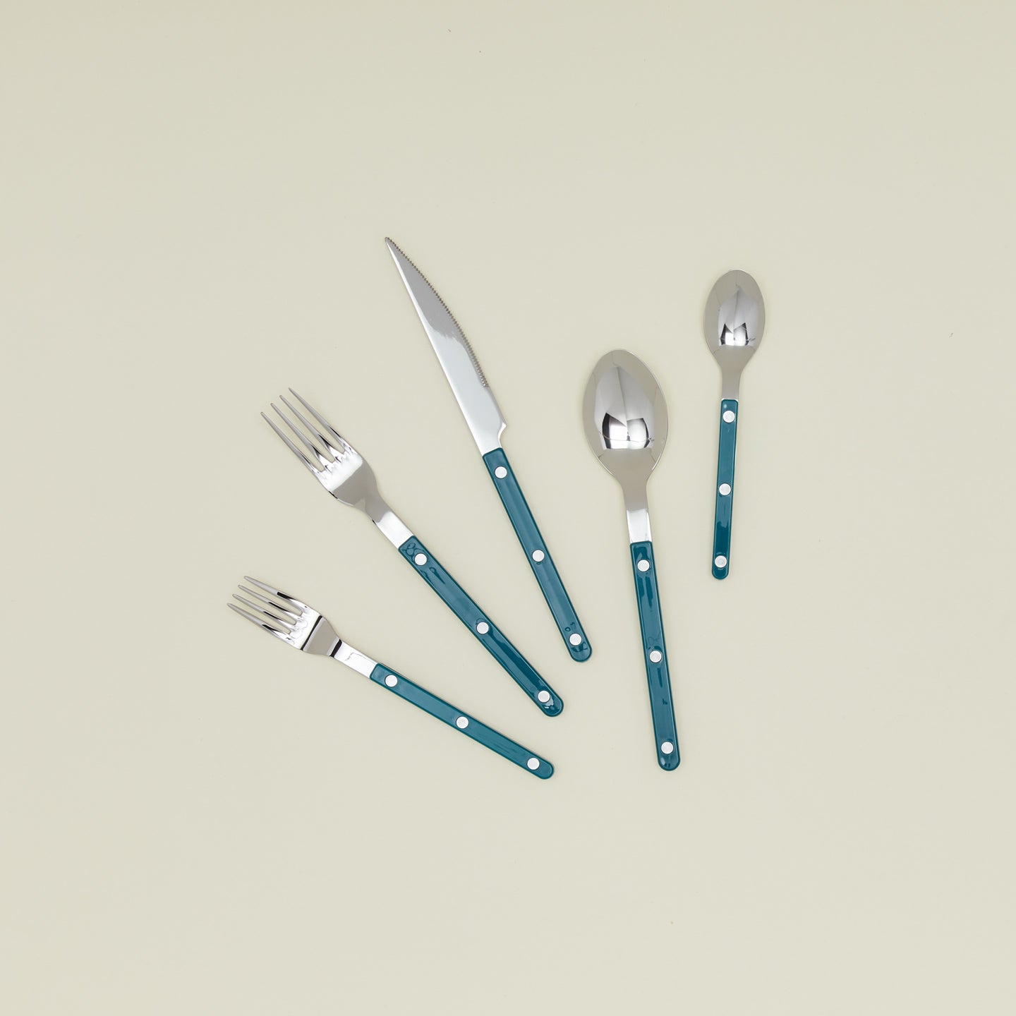Bistrot Flatware in aquamarine.