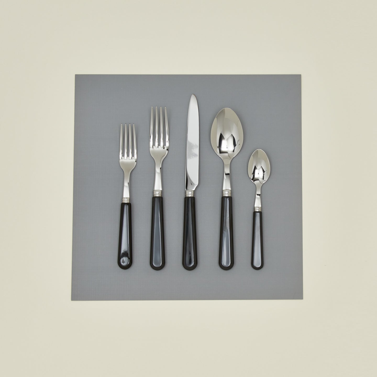 Pop 5 piece place setting in black