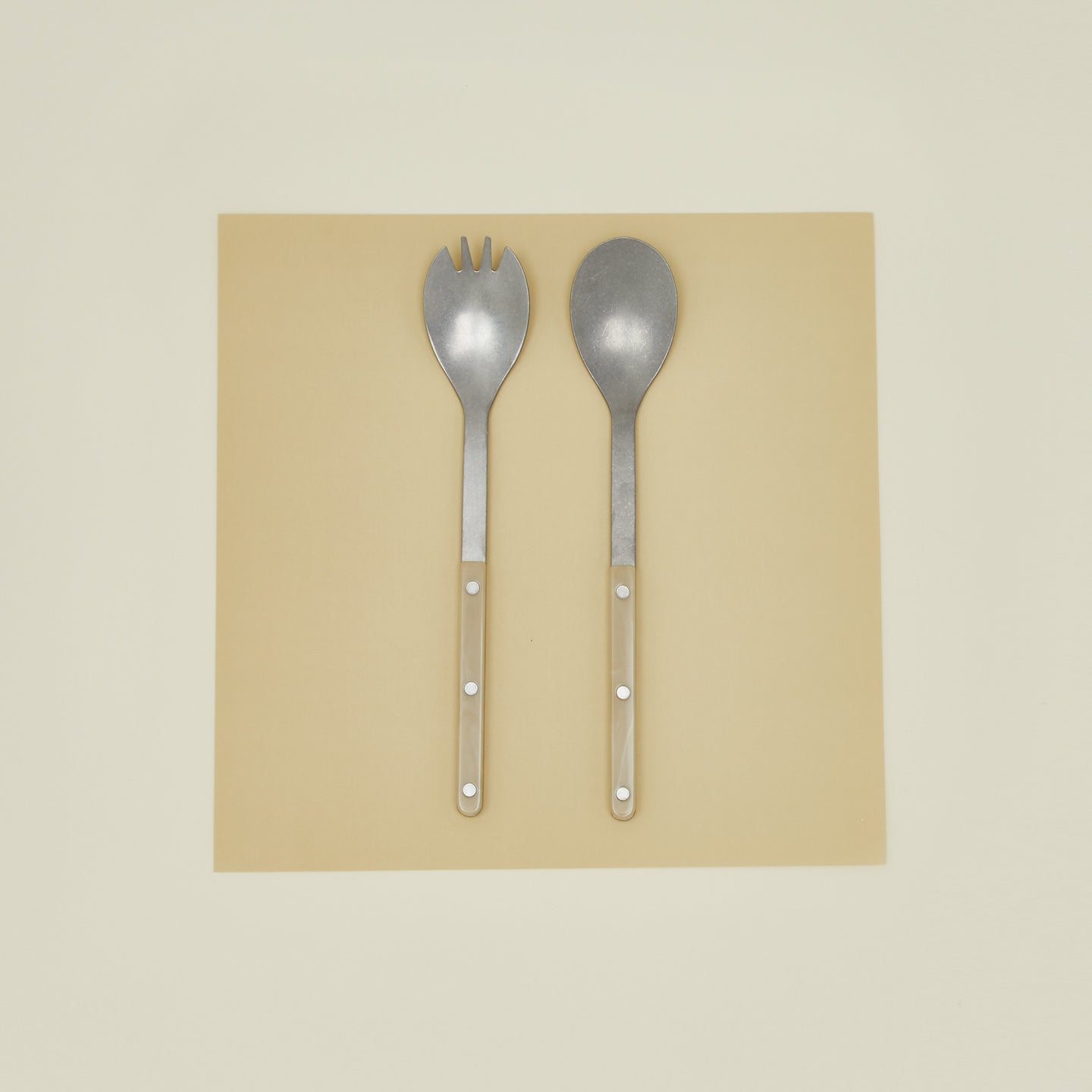 Bistrot salad serving set in horn