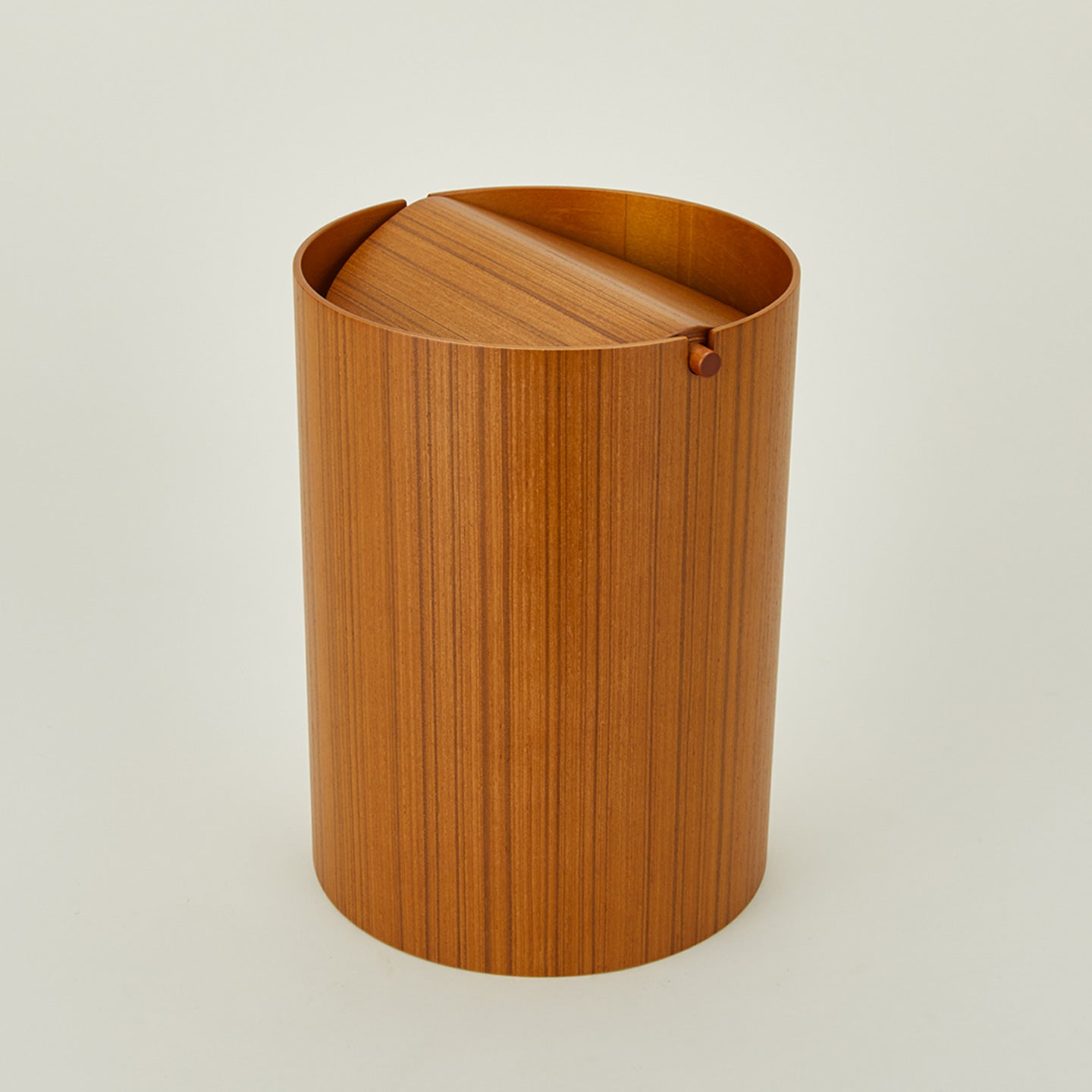 Lidded wooden waste basket in natural
