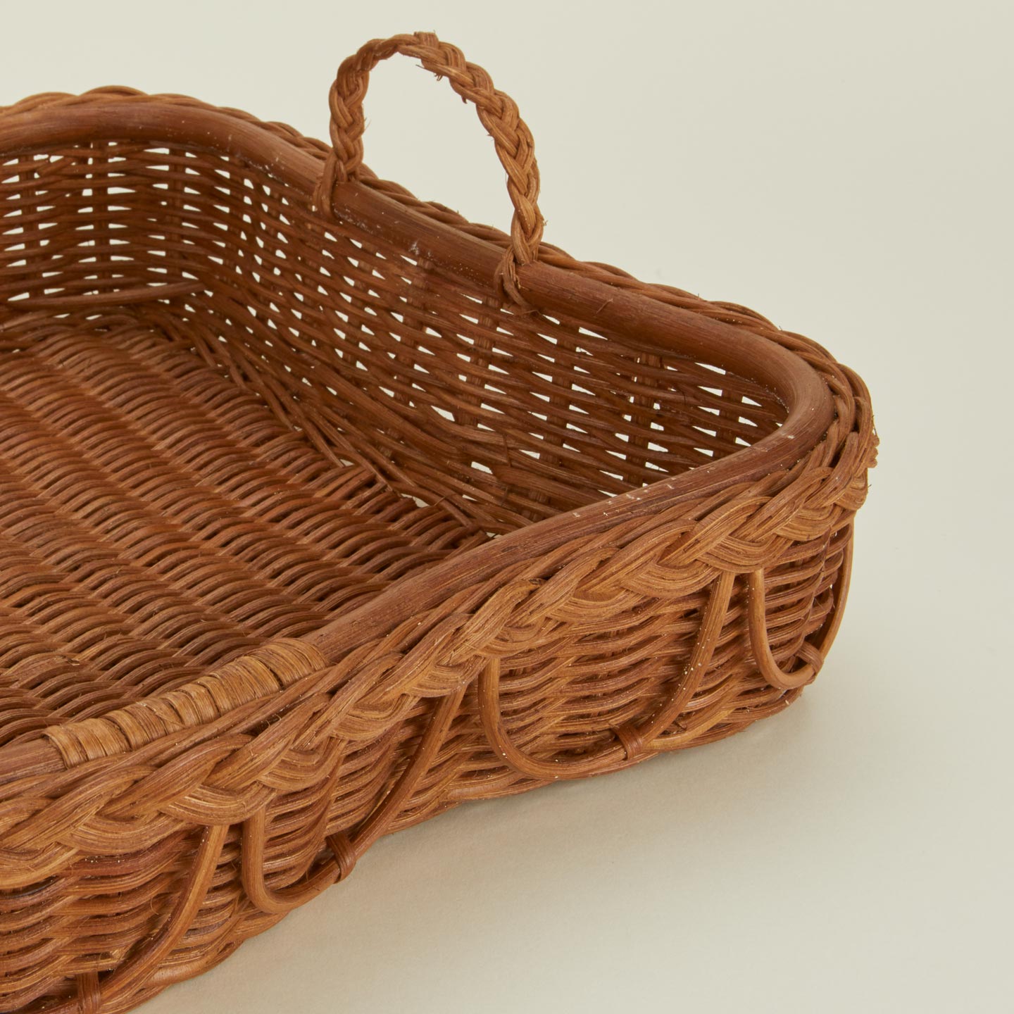 Close up view of Hadley tray in natural