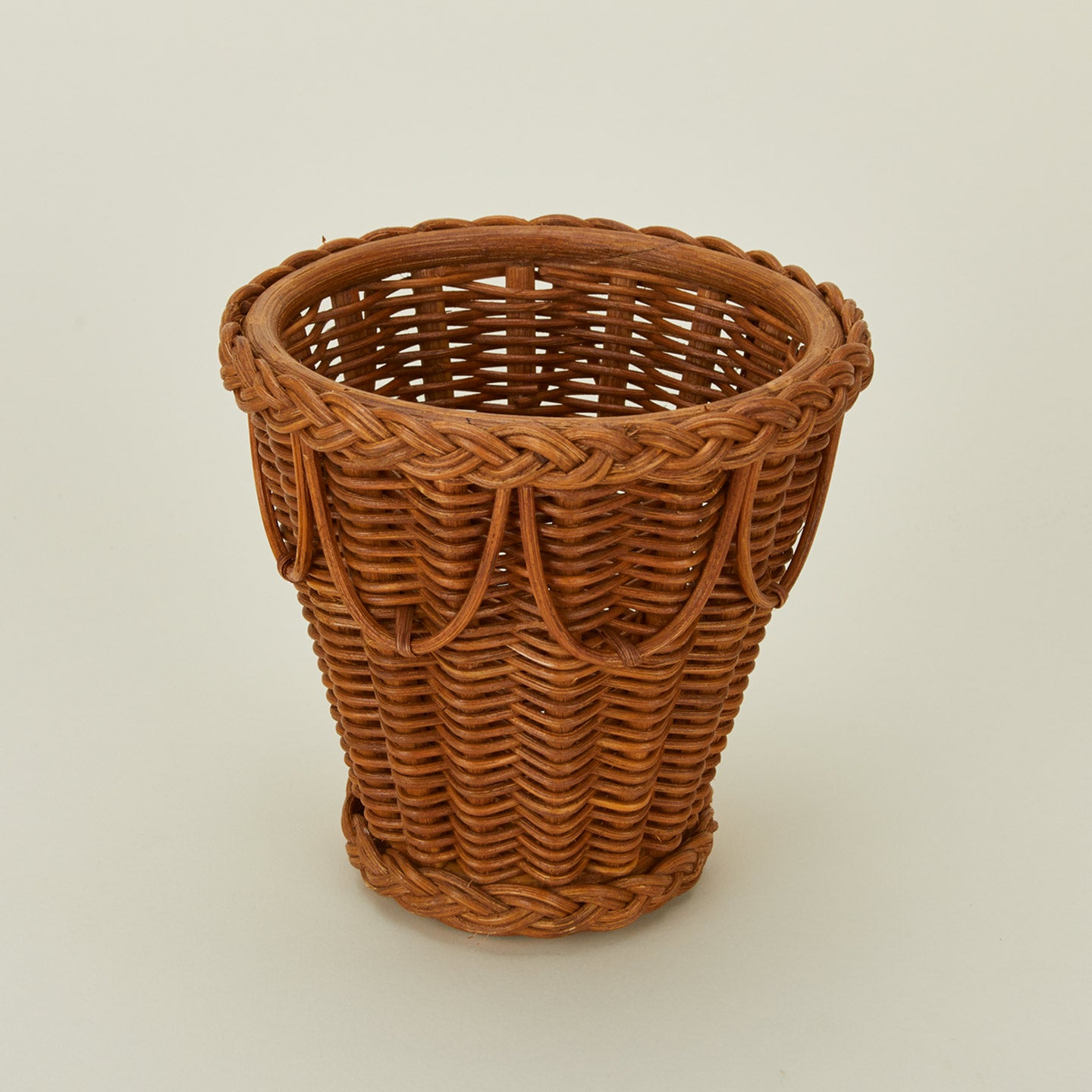 Detailed view of Small Pinet Pot 