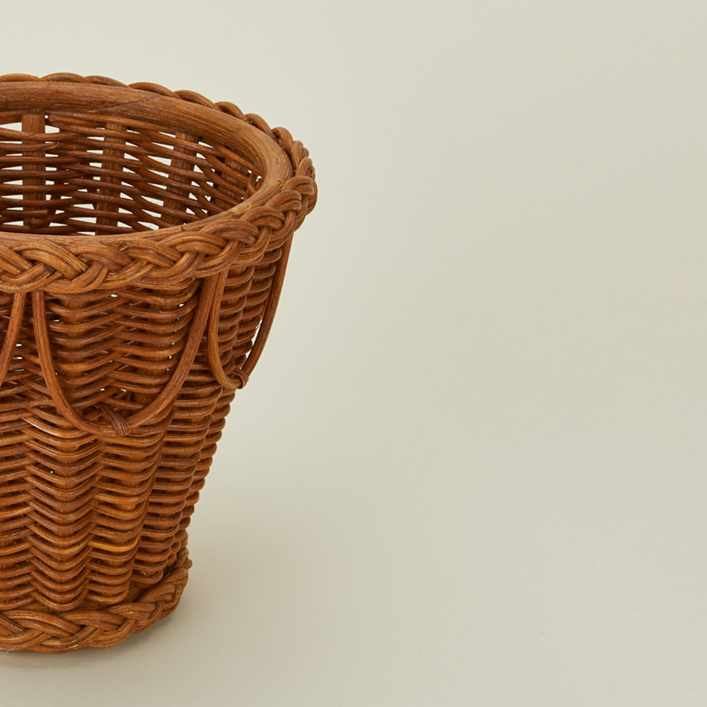 Close up view of Small Pinet Pot 