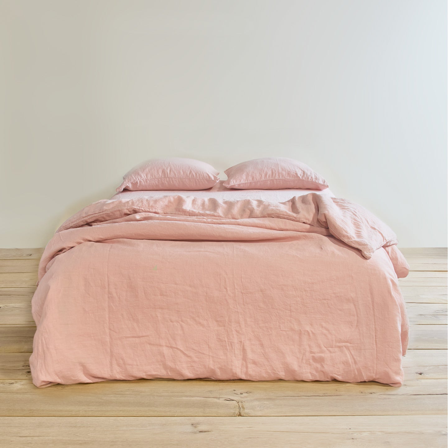 Simple linen bedding in blush
