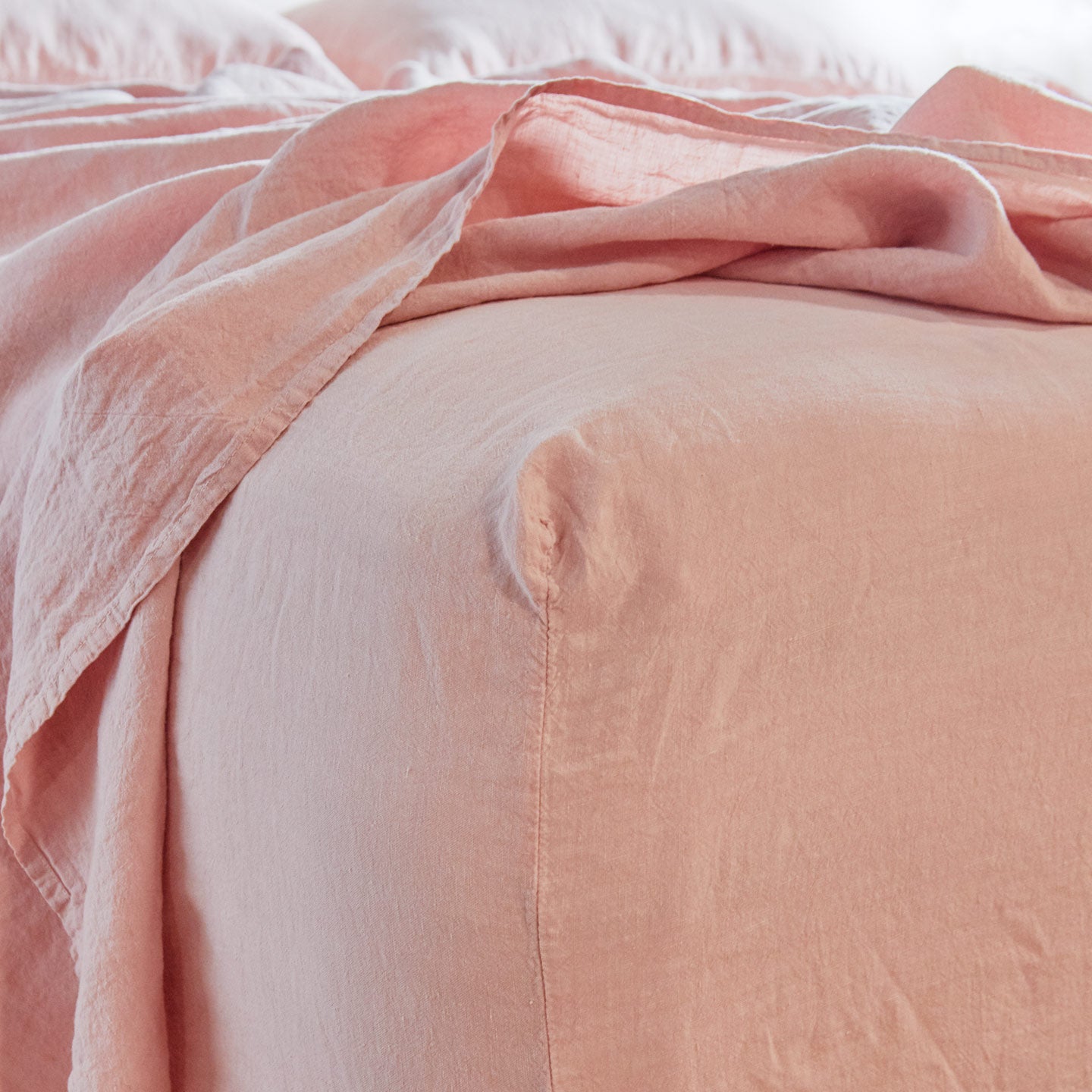 Simple linen bedding in blush