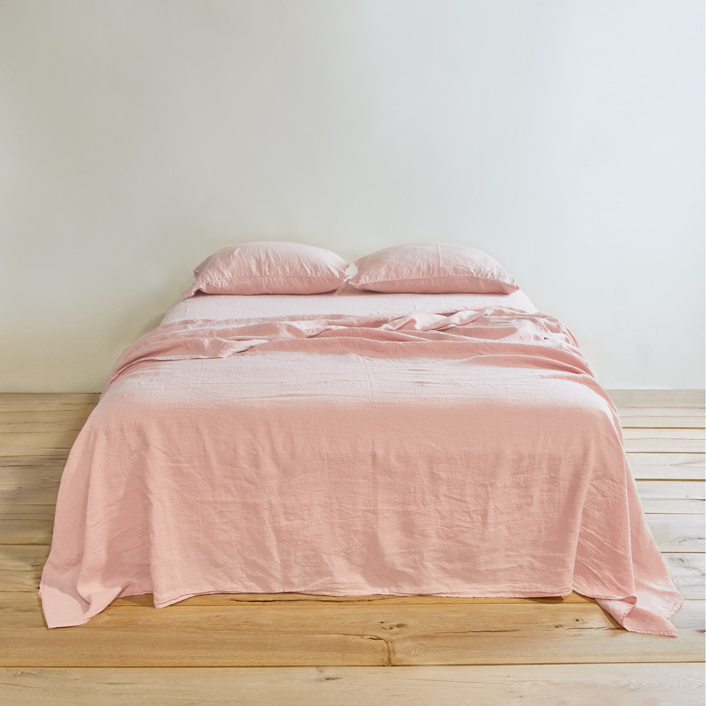 Simple linen bedding in blush