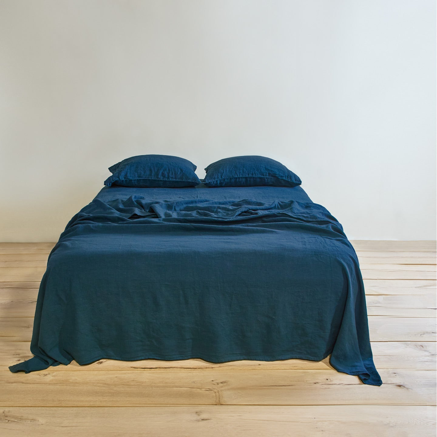 Simple linen bedding ins peacock