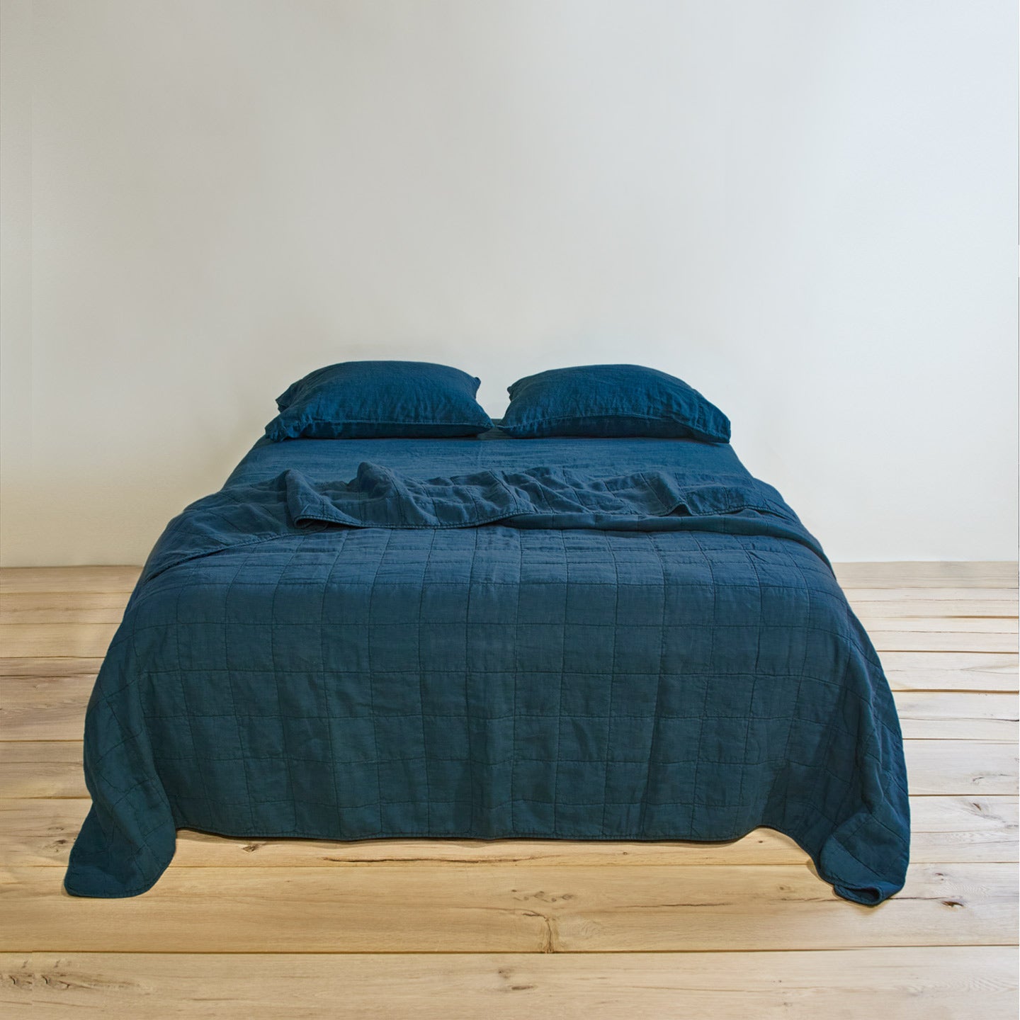 Simple linen bedding in peacock