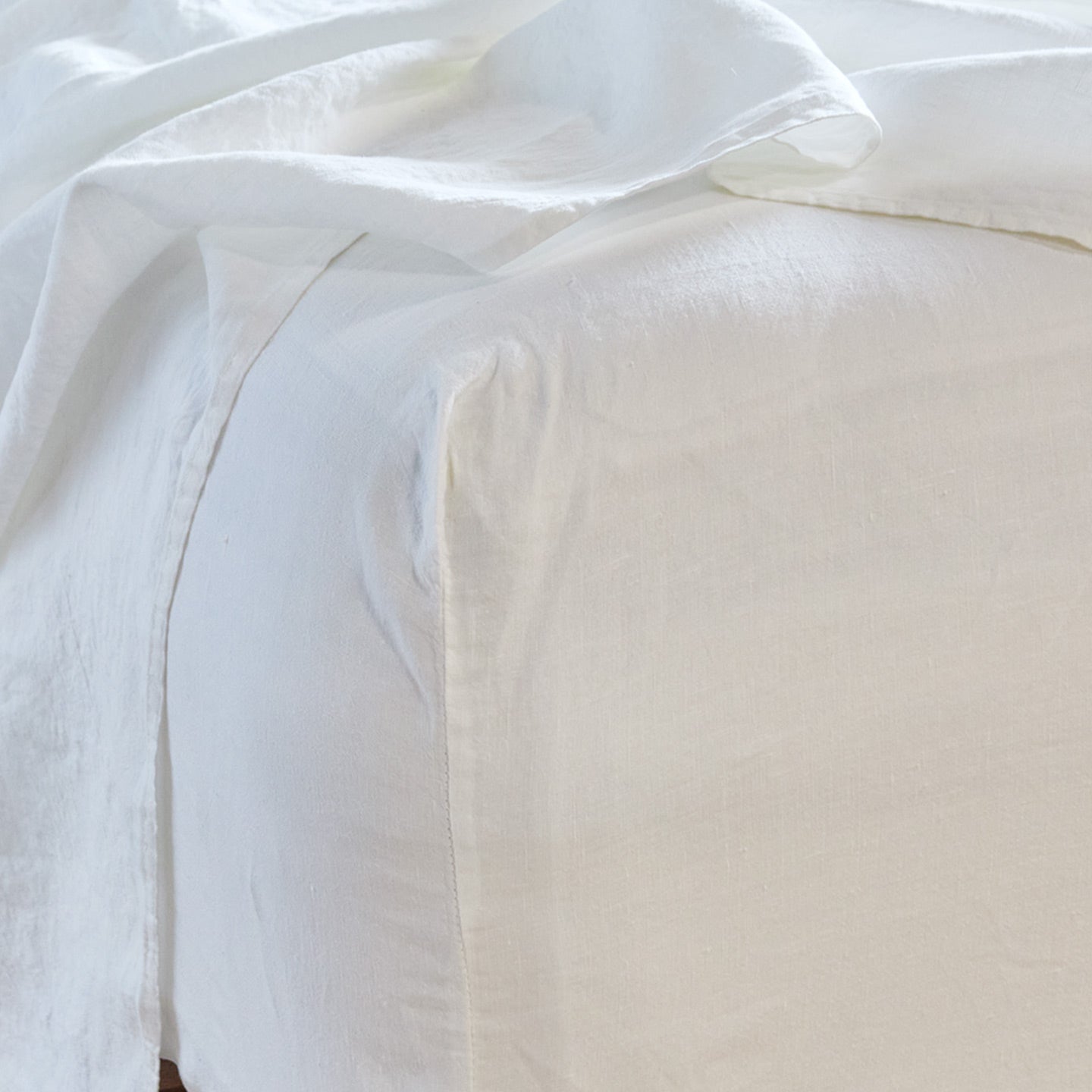 Simple linen bedding in white