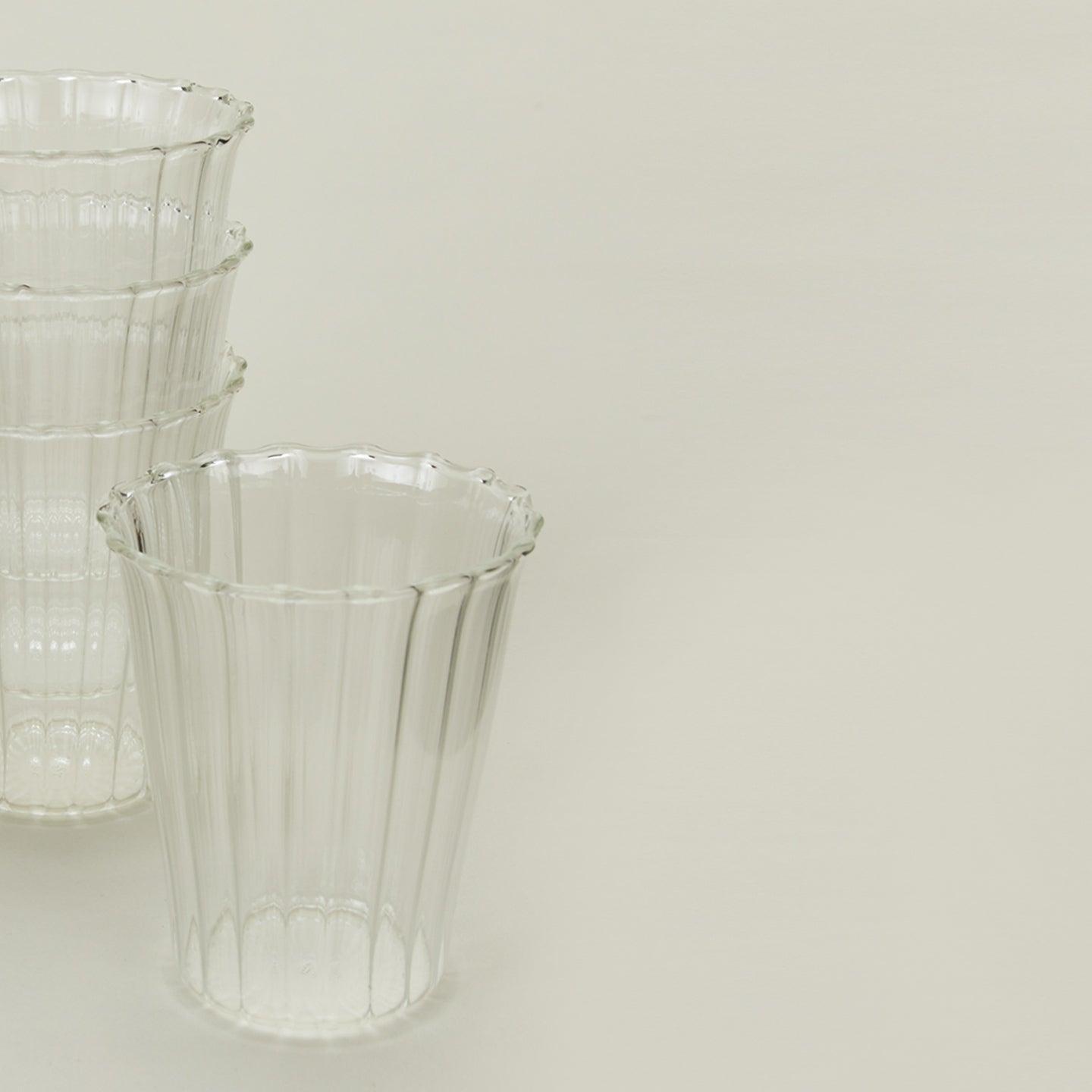 Detailed view of Le Verre glasses in petit