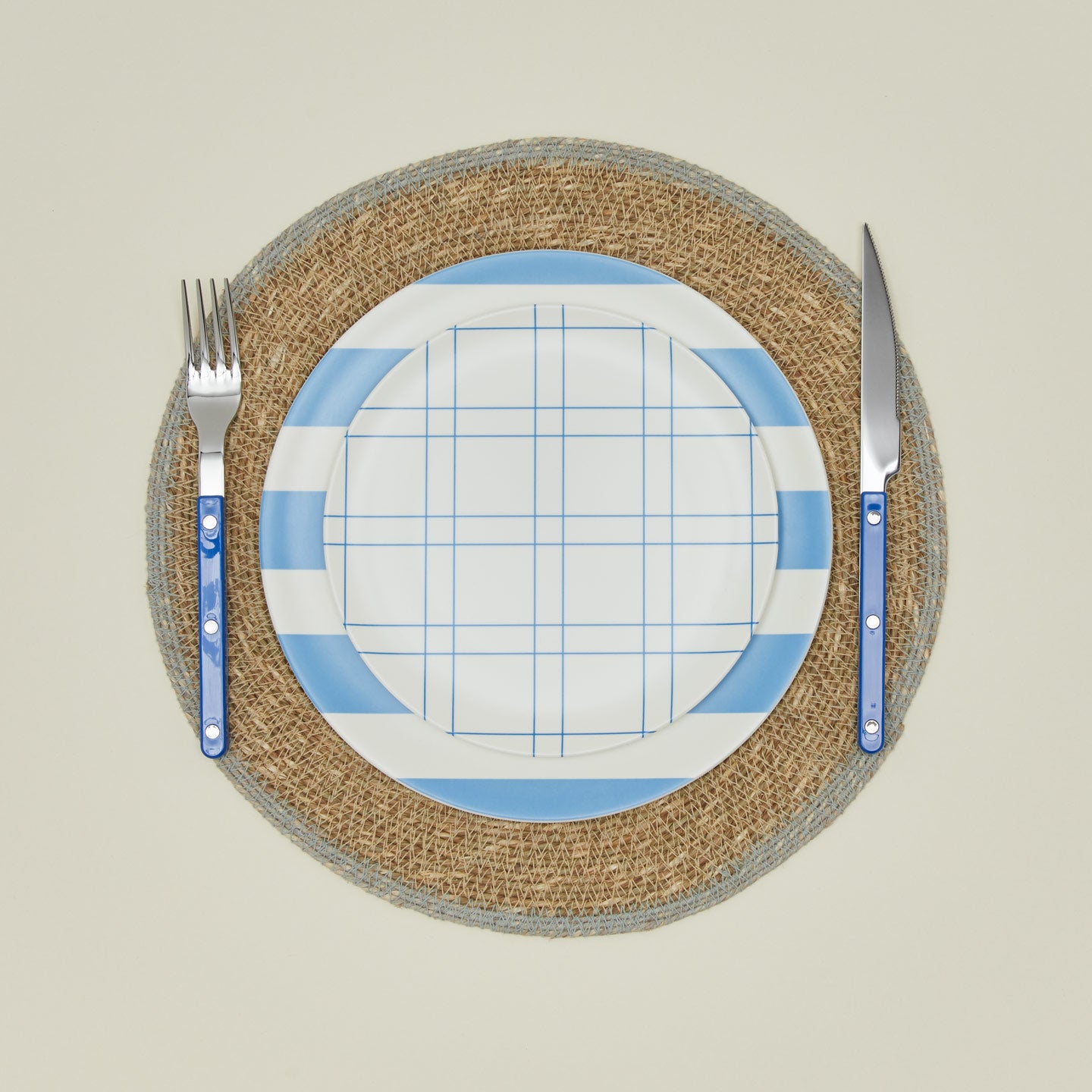 Melamine plate in blue plaid with place setting