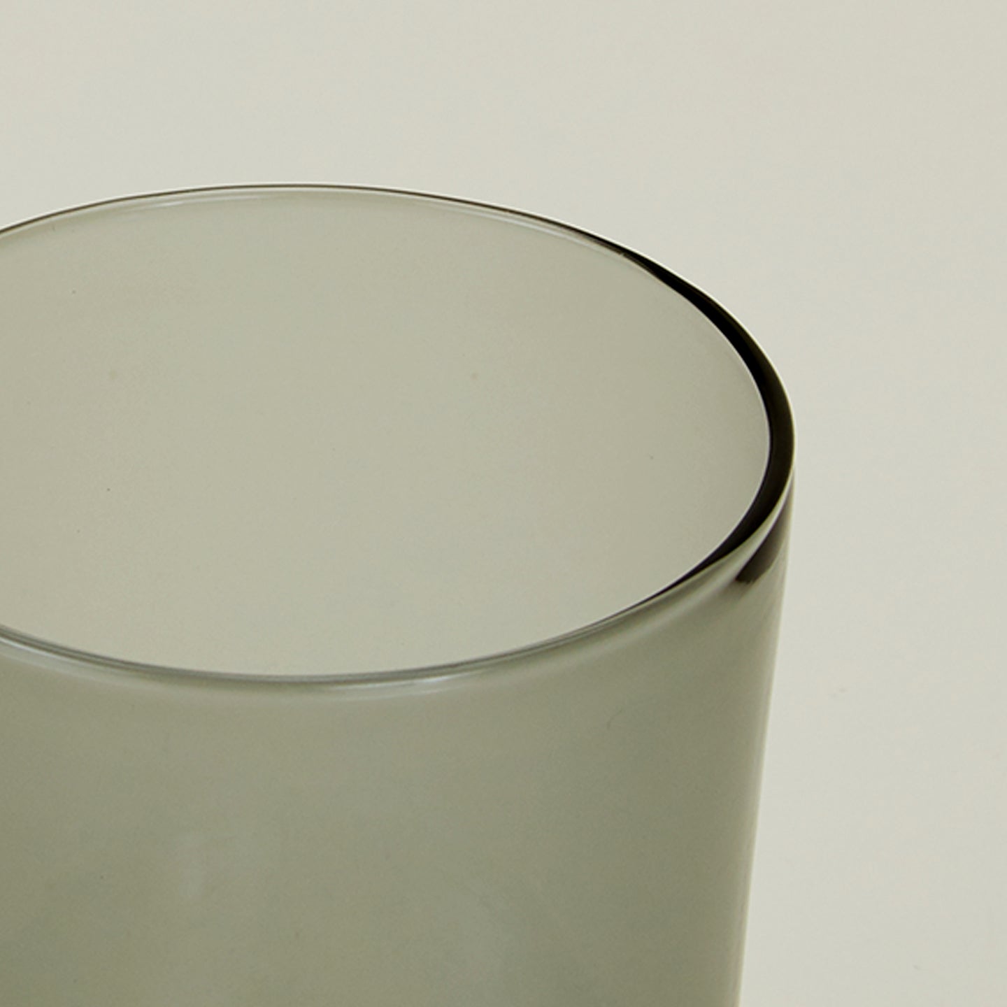 Close up of the rim of the Essential Glass in Smoke.
